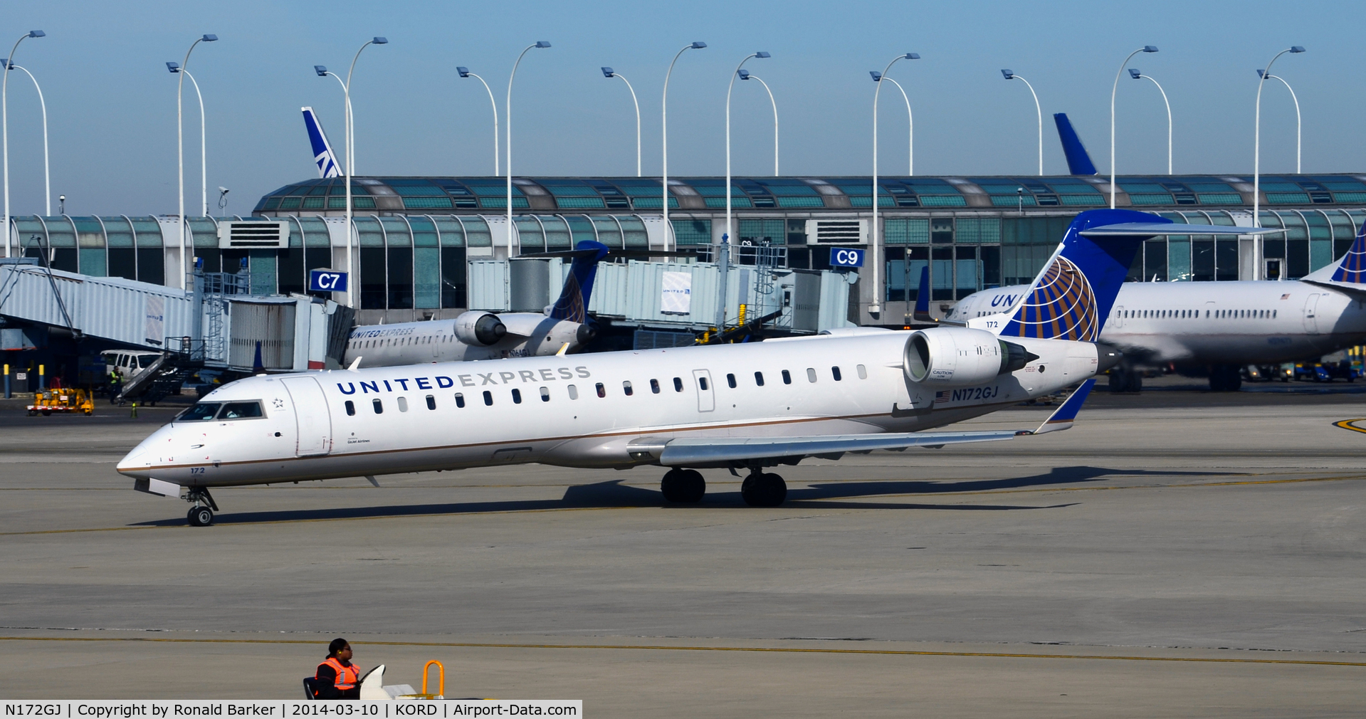 N172GJ, Bombardier CRJ-702 (CL-600-2C10) Regional Jet C/N 10283, Taxi Chicago