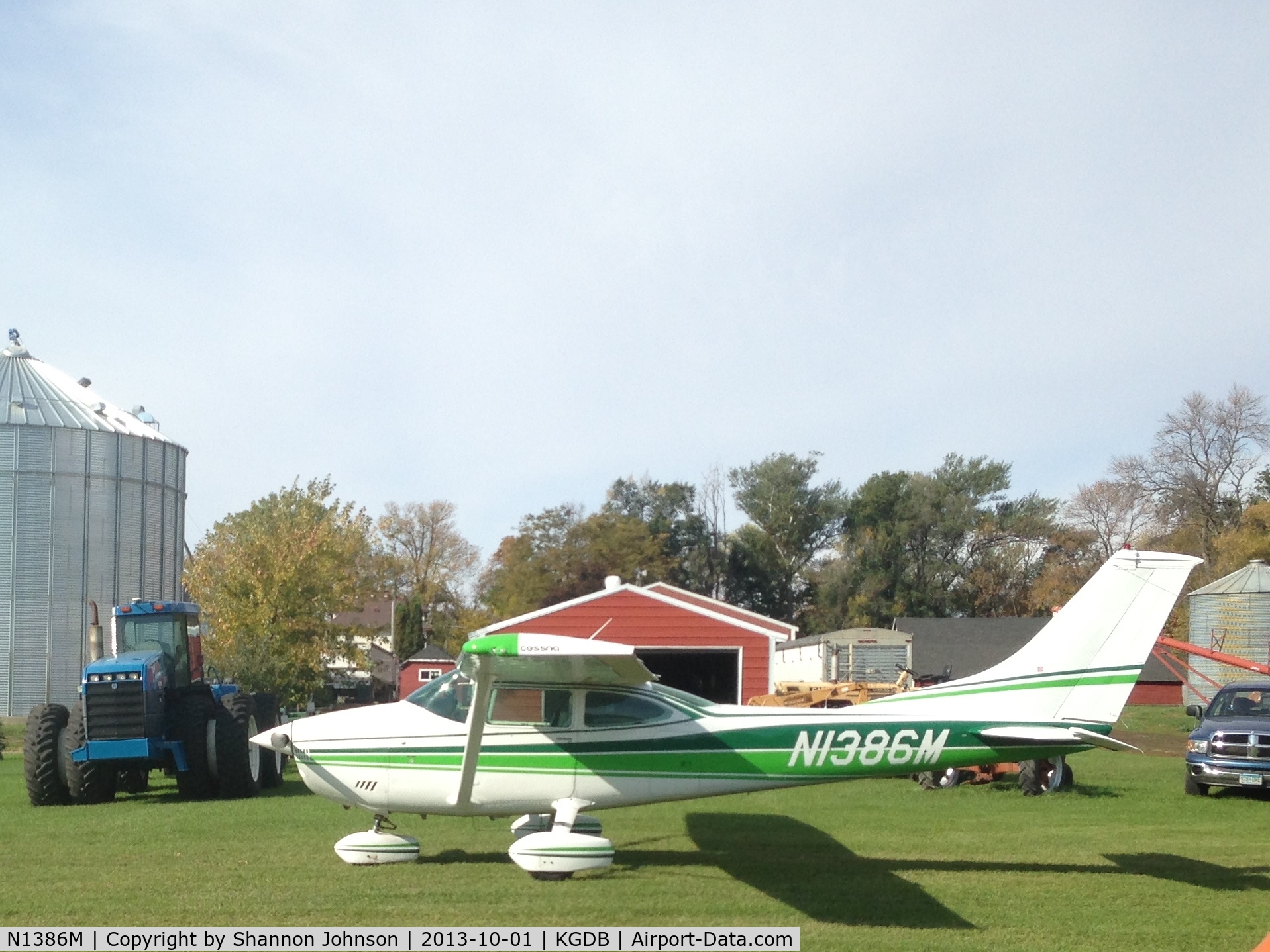 N1386M, 1971 Cessna 182P Skylane C/N 18260826, On the farm