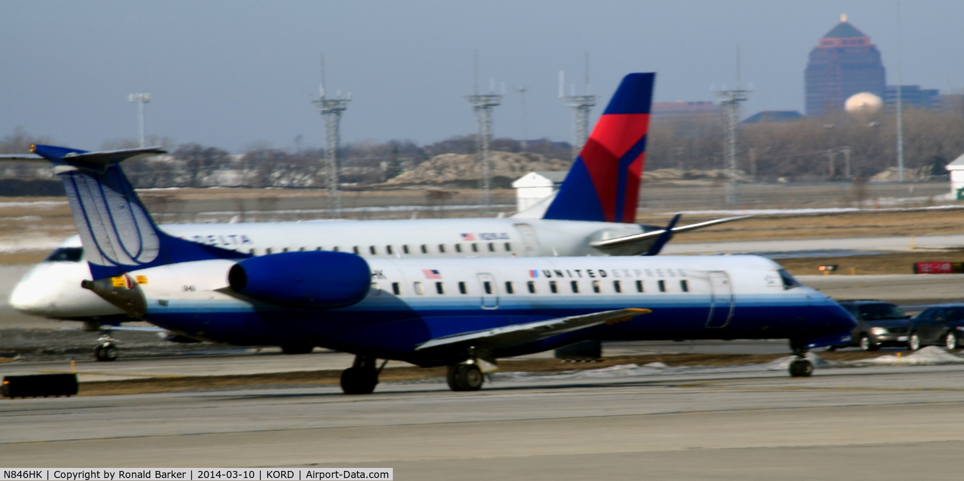 N846HK, 2004 Embraer ERJ-145LR (EMB-145LR) C/N 14500855, Taxi Chicago