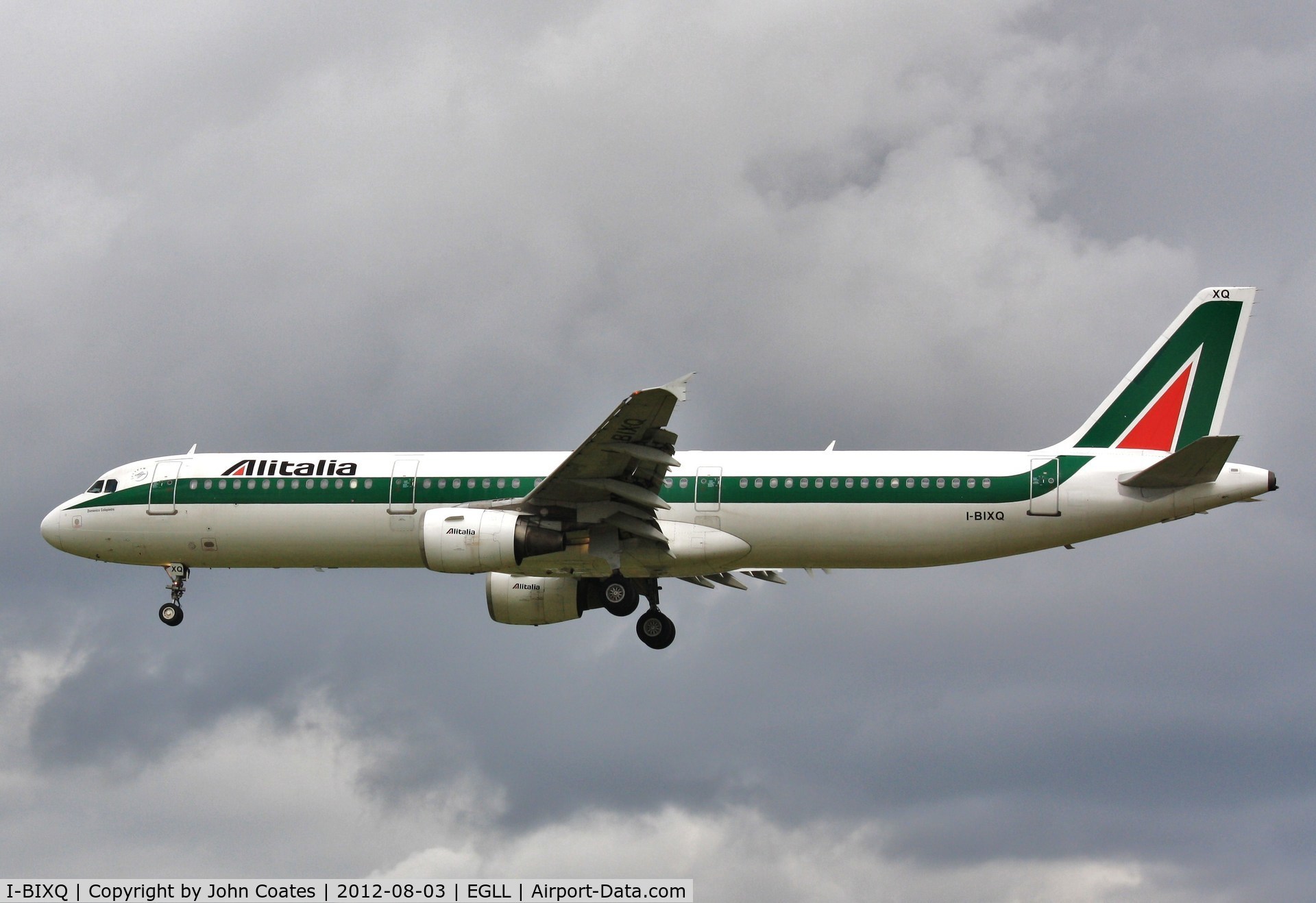 I-BIXQ, 1996 Airbus A321-112 C/N 586, Finals to 27R