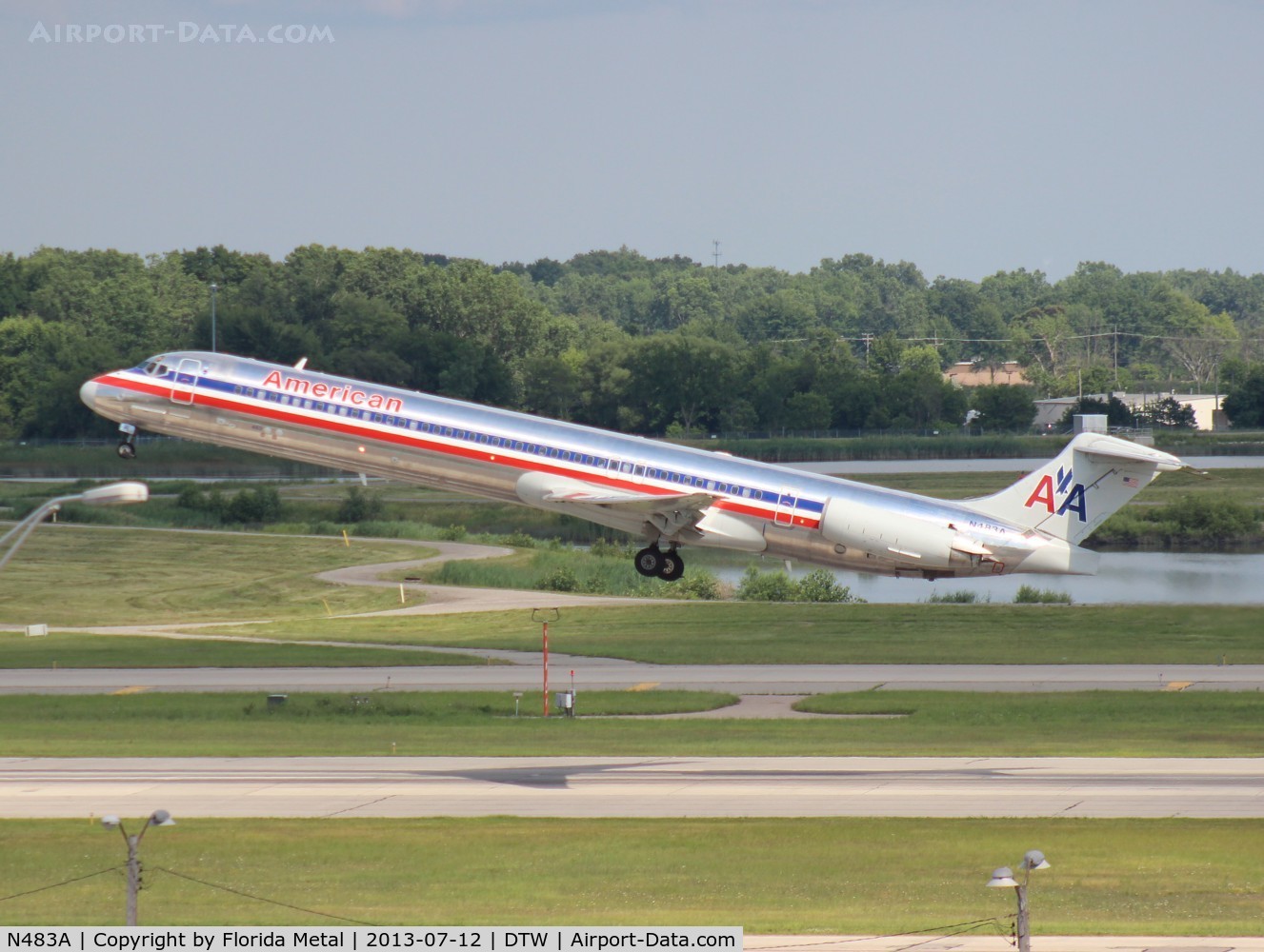 N483A, 1988 McDonnell Douglas MD-82 (DC-9-82) C/N 49676, American MD-82