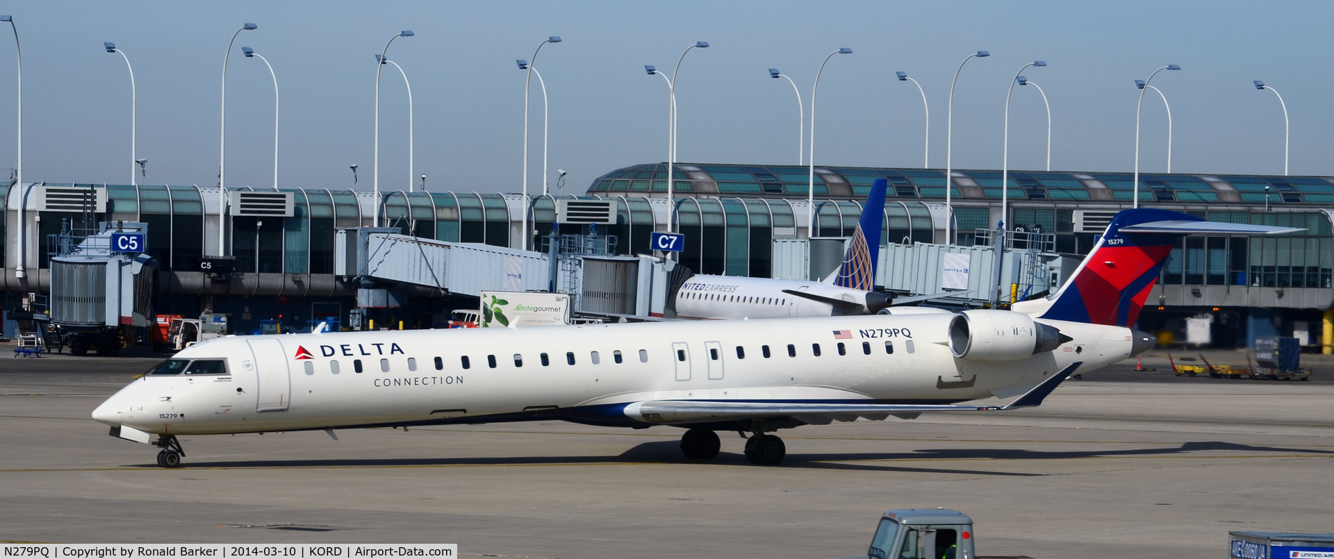 N279PQ, 2013 Bombardier CRJ-900LR (CL-600-2D24) C/N 15279, Taxi Chicago