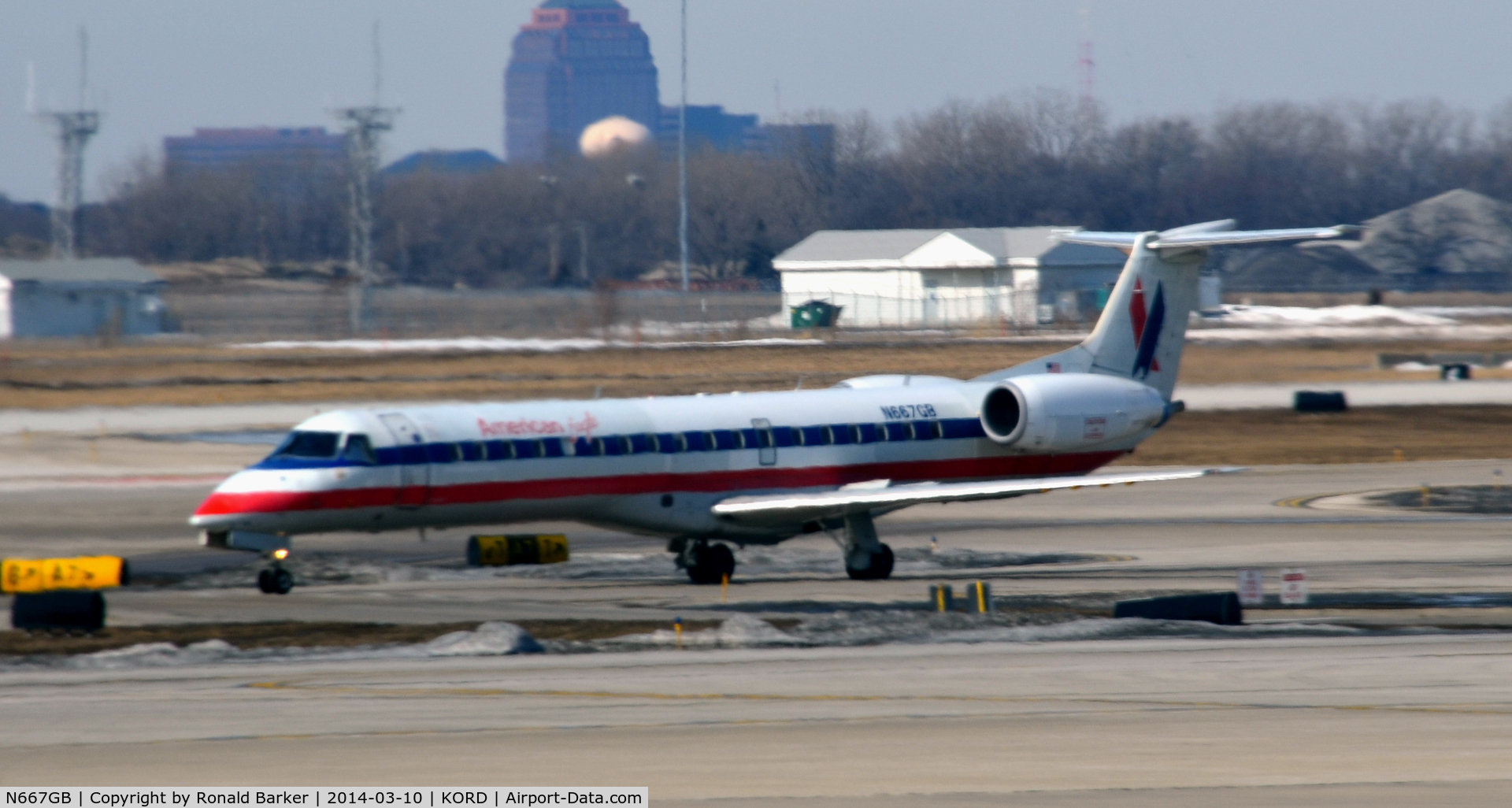 N667GB, 2004 Embraer ERJ-145LR (EMB-145LR) C/N 145784, Taxi Chicago