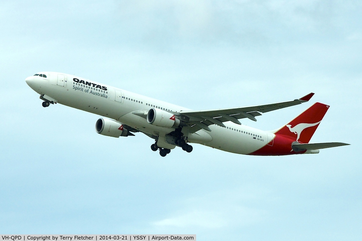 VH-QPD, 2004 Airbus A330-303 C/N 0574, 2004 Airbus A330-303, c/n: 0574 at Sydney