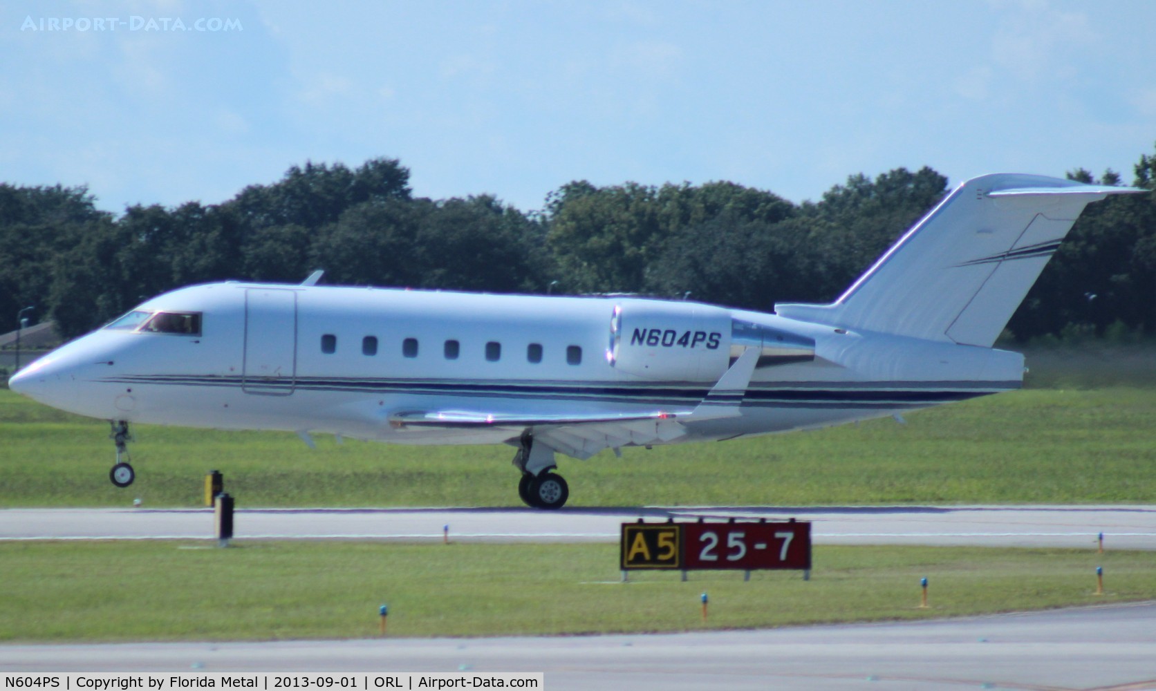 N604PS, 2000 Bombardier Challenger 604 (CL-600-2B16) C/N 5447, Challenger 604