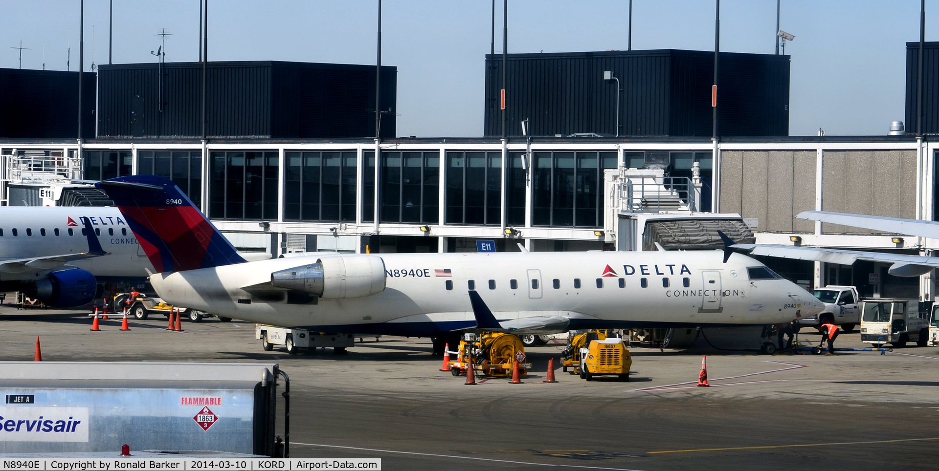 N8940E, 2004 Bombardier CRJ-200 (CL-600-2B19) C/N 7940, Gate E Chicago