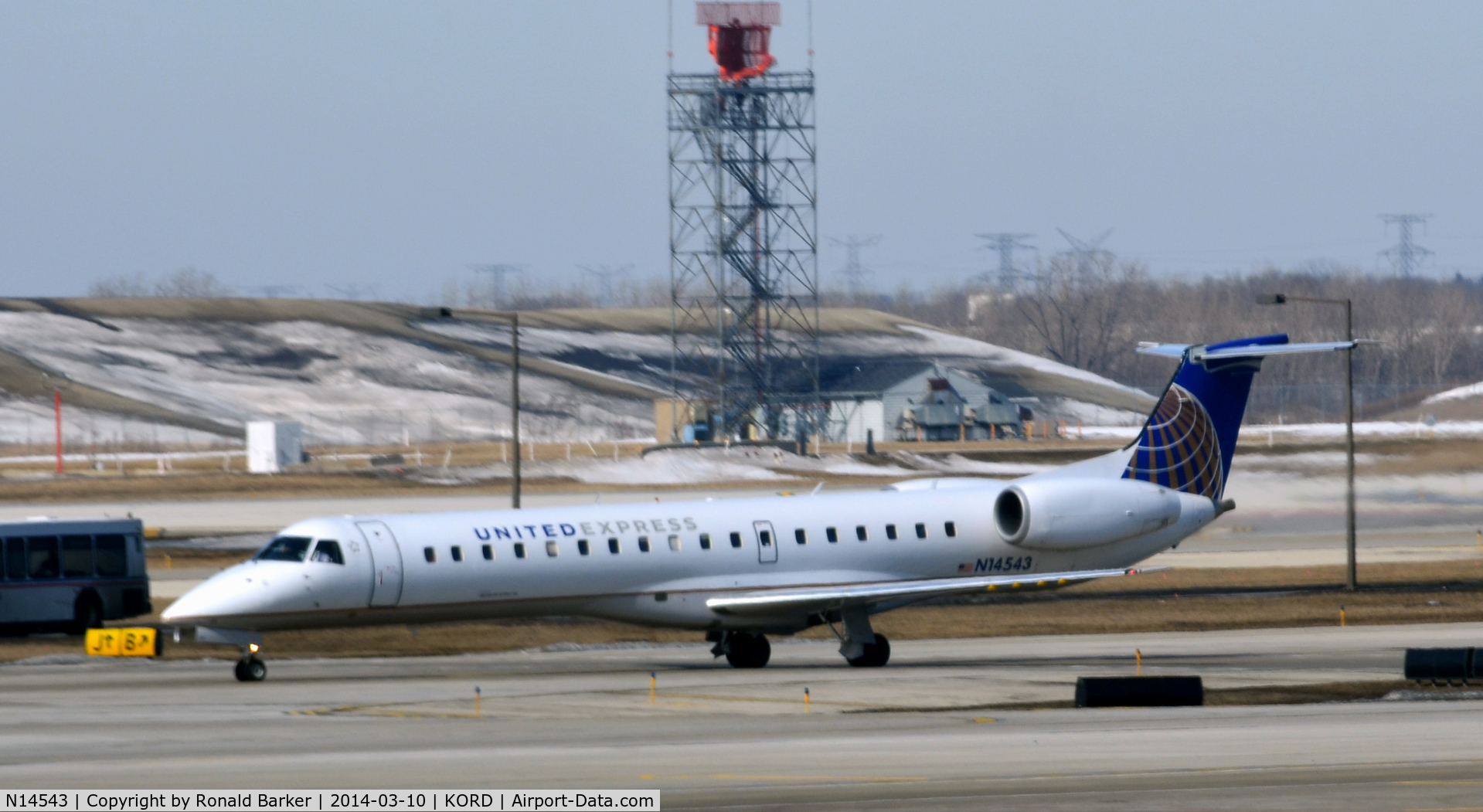 N14543, 2002 Embraer ERJ-145LR (EMB-145LR) C/N 145553, Taxi Chicago