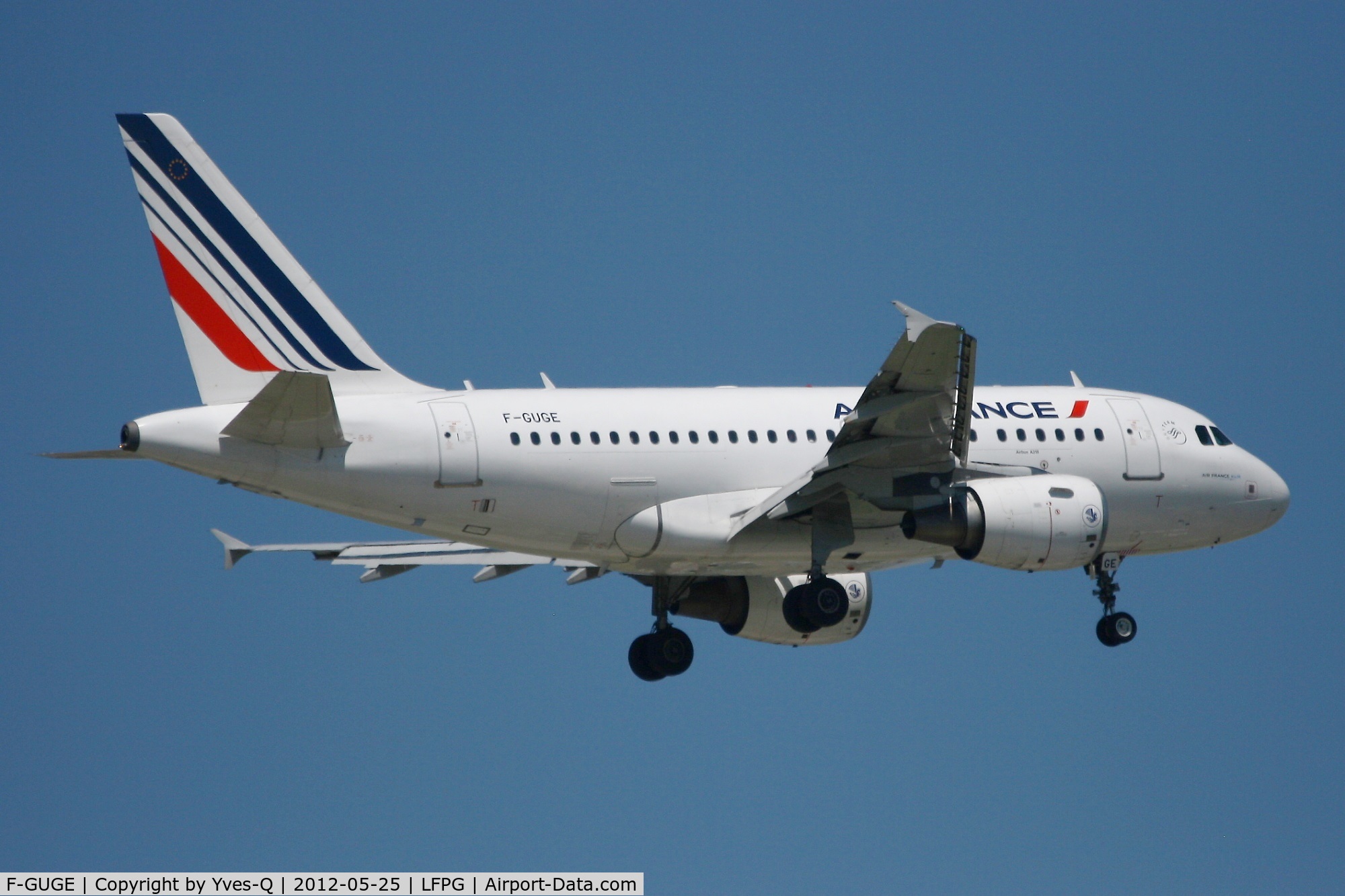 F-GUGE, 2003 Airbus A318-111 C/N 2100, Airbus A318-111, Short approach Rwy 08R, Roissy Charles De Gaulle Airport (LFPG-CDG)