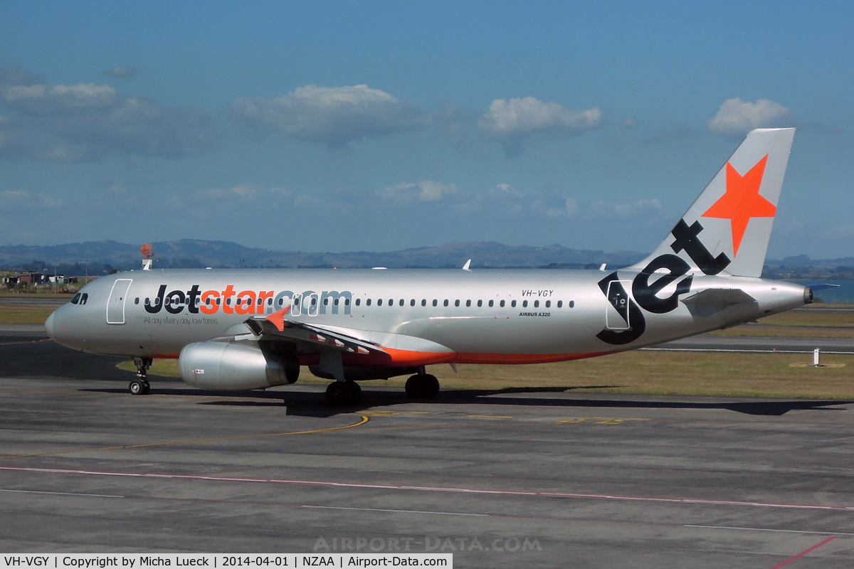VH-VGY, 2010 Airbus A320-232 C/N 4177, At Auckland