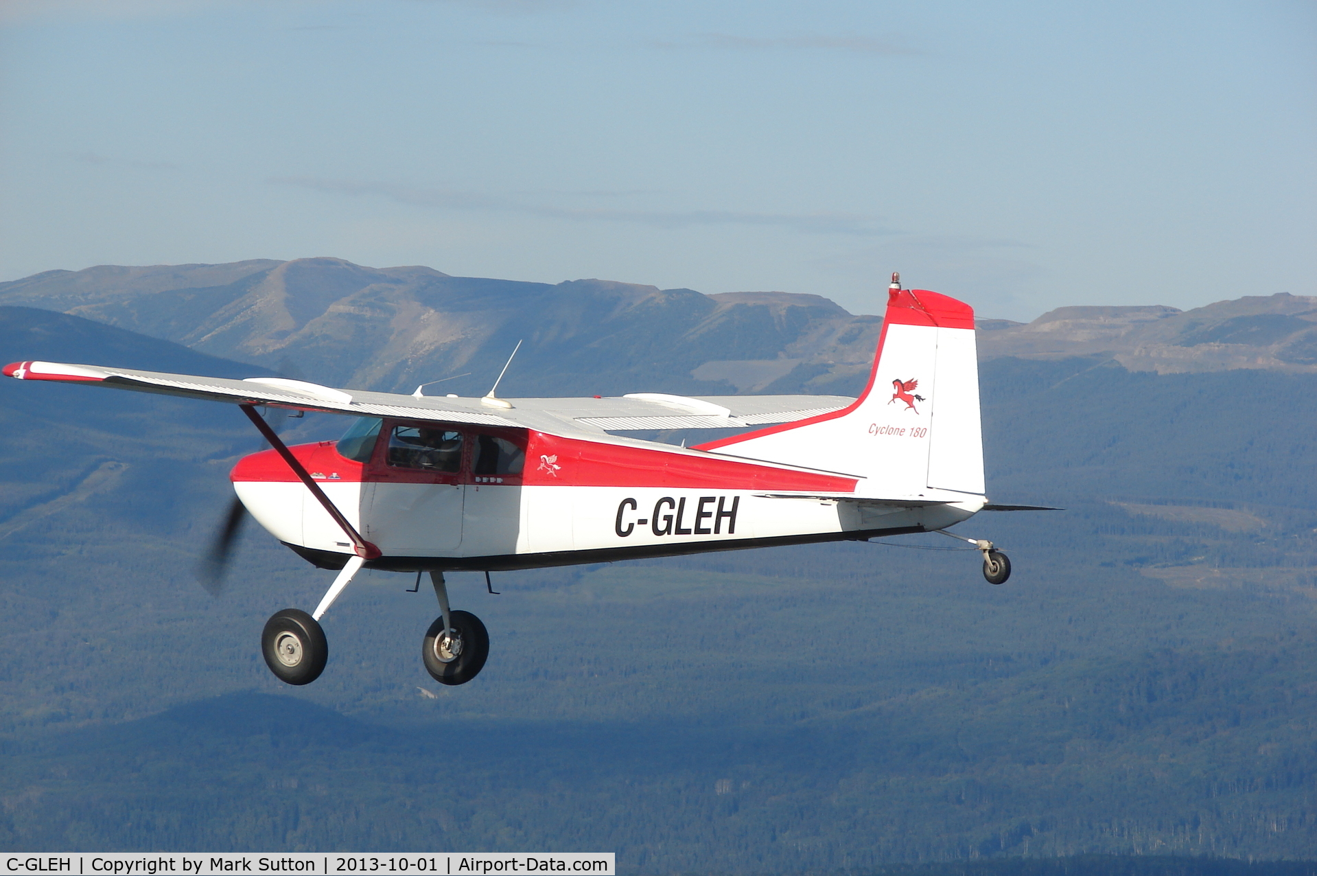 C-GLEH, 2004 St-Just Cyclone 180 C/N 0023, New picture with repainted nose cowl