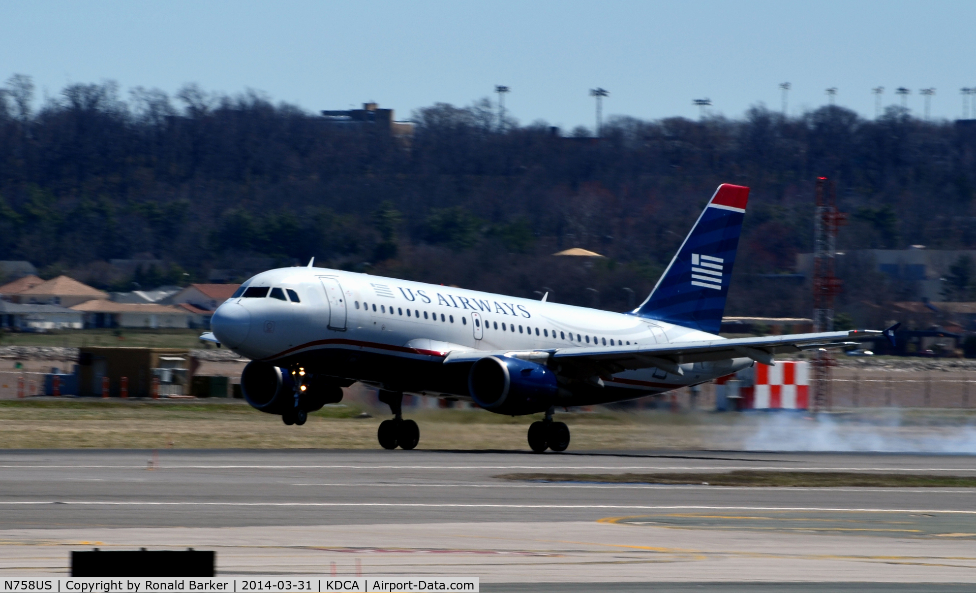 N758US, 2000 Airbus A319-112 C/N 1348, Touch down - Landing National