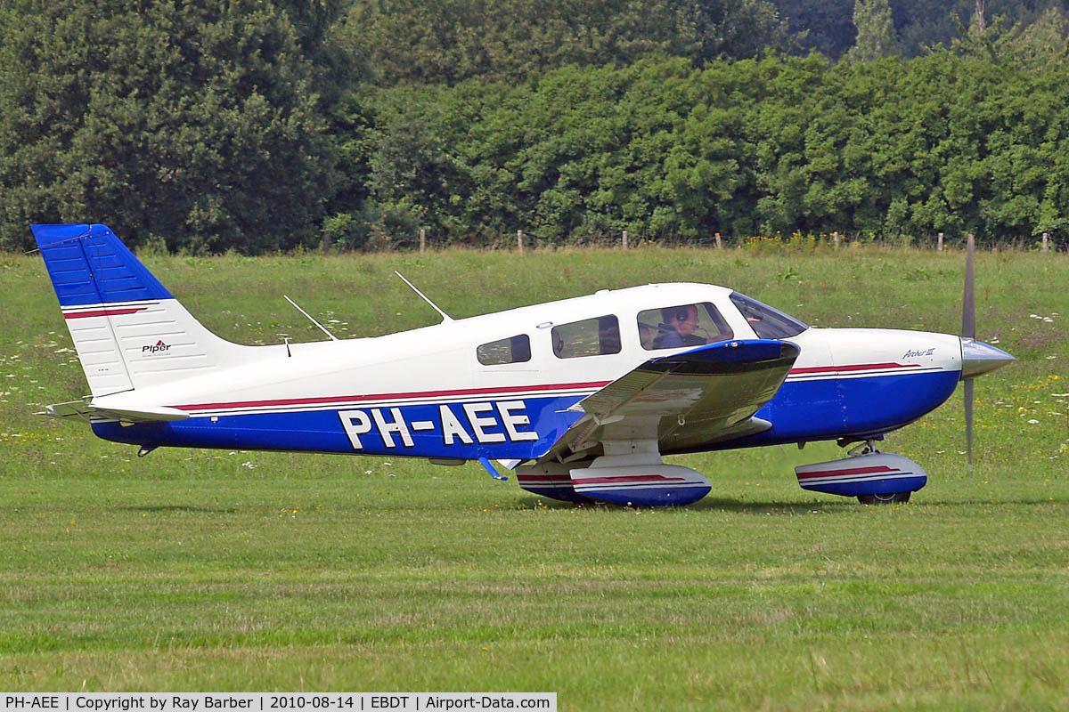 PH-AEE, Piper PA-28-181 Cherokee Archer II C/N 2843076, Piper PA-28-181 Archer III [2843076] Schaffen-Diest~OO 14/08/2010