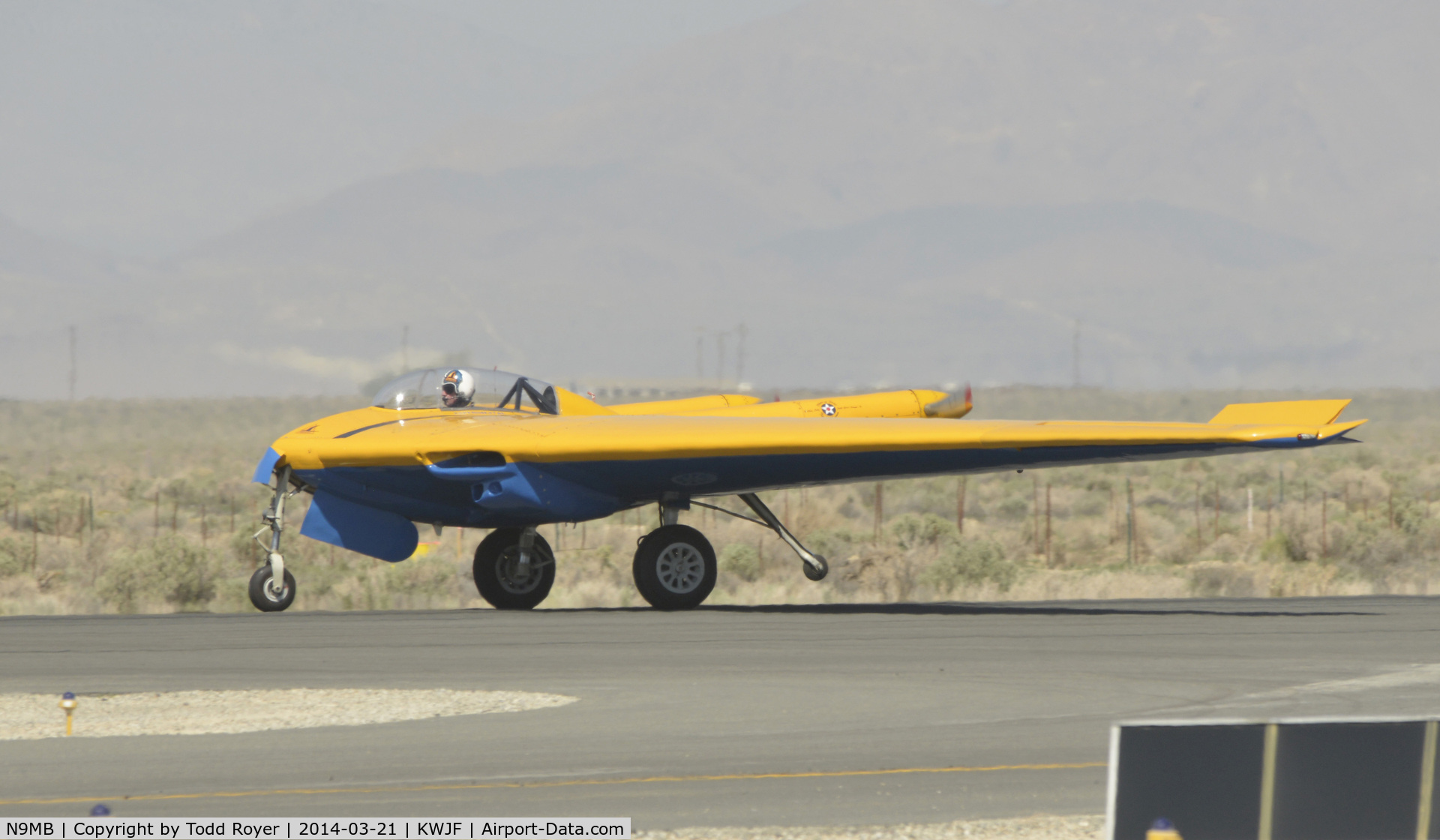 N9MB, 1945 Northrop N9M C/N 04, Landing at the Los Angeles County Airshow 2014
