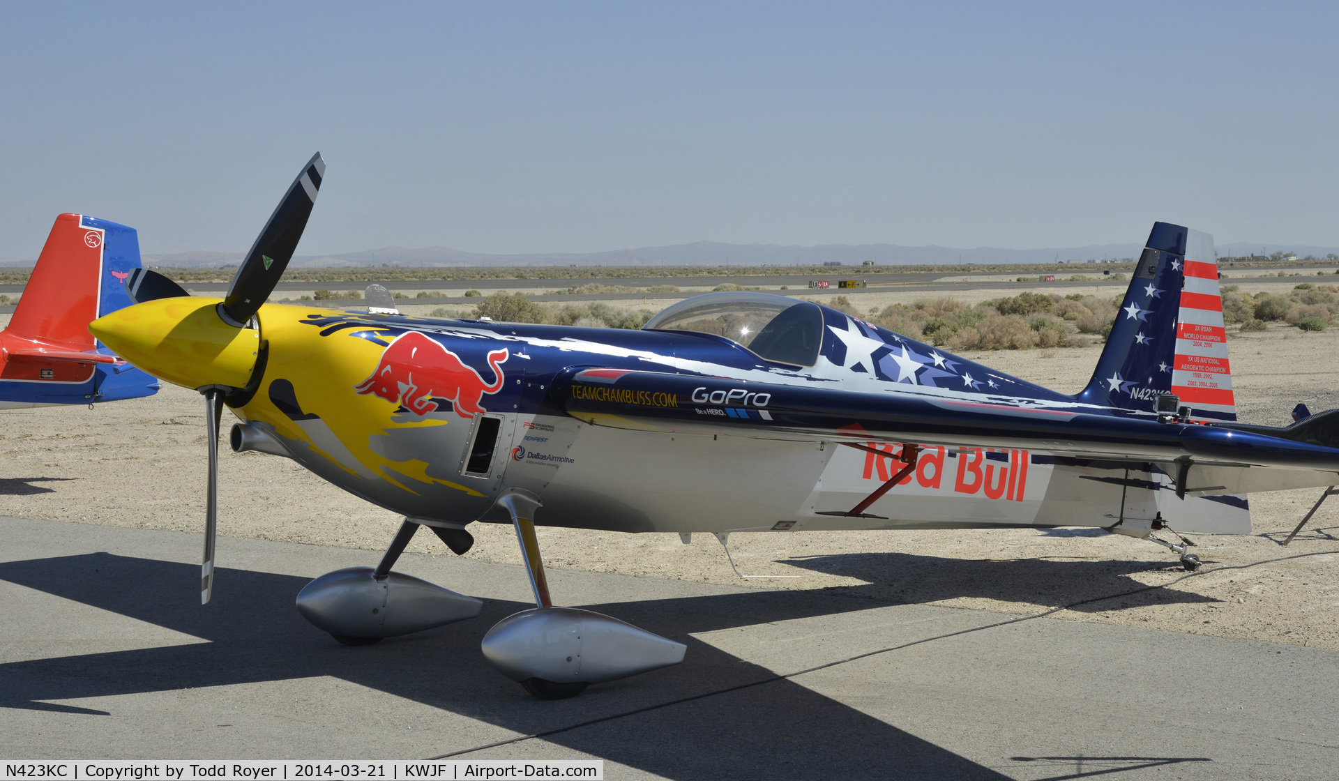 N423KC, 2009 Zivko Edge 540 C/N 0044, Waiting to perform at the Los Angeles County Airshow 2014