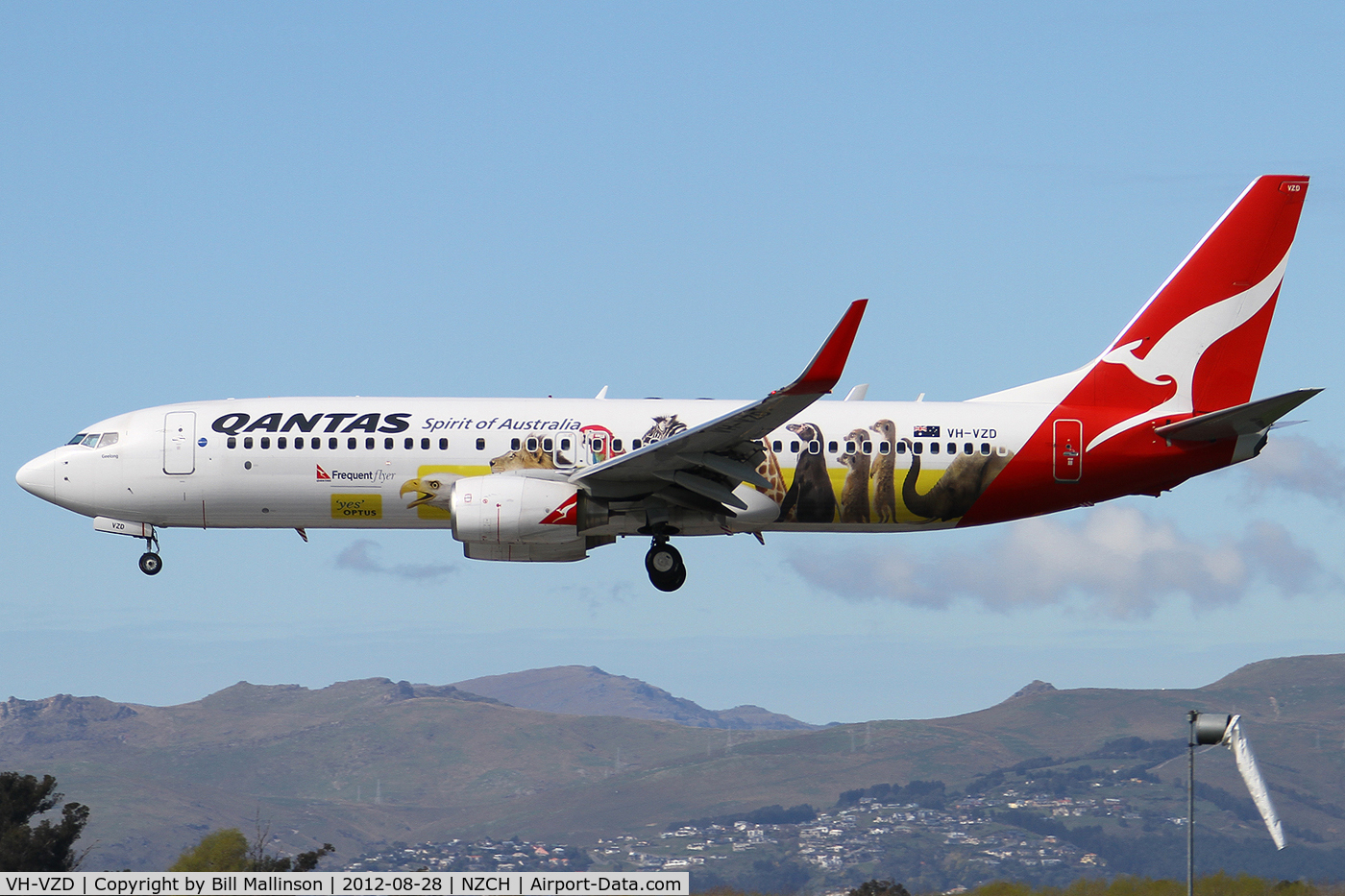 VH-VZD, 2008 Boeing 737-838 C/N 34198, finals to 02
