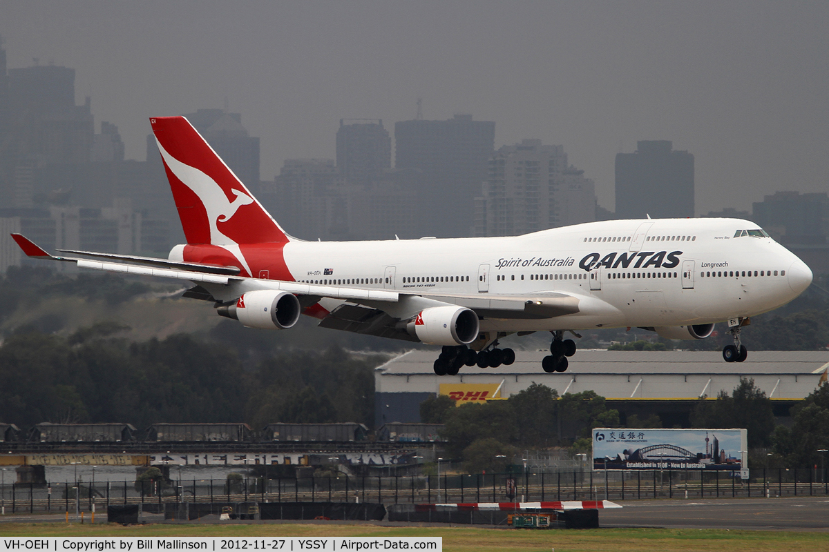 VH-OEH, 2003 Boeing 747-438/ER C/N 32912, about to touch 16R.