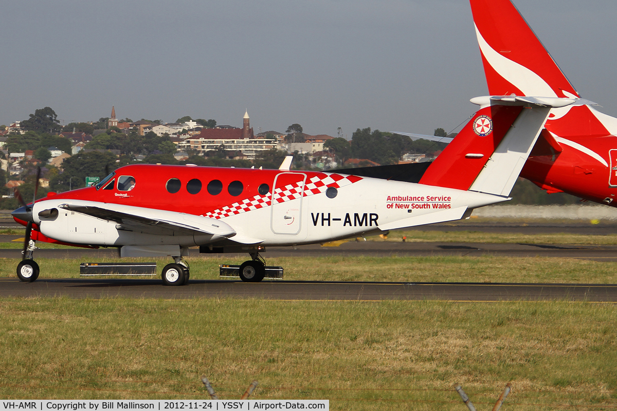 VH-AMR, 2011 Hawker Beechcraft B200C C/N BL-167, taxiing to 34R