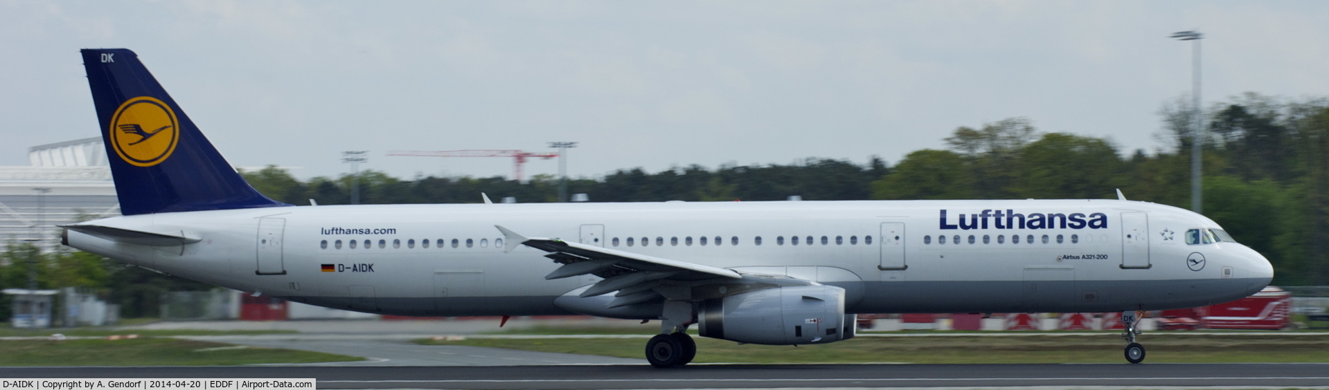 D-AIDK, 2011 Airbus A321-231 C/N 4819, Lufthansa, is here speeding up on RWY 18 at Frankfurt Rhein/Main Int'l(EDDF)