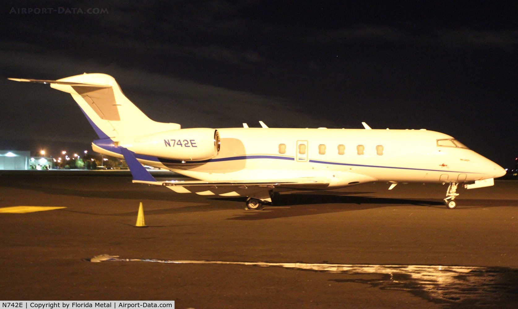 N742E, 2008 Bombardier Challenger 300 (BD-100-1A10) C/N 20231, Challenger 300