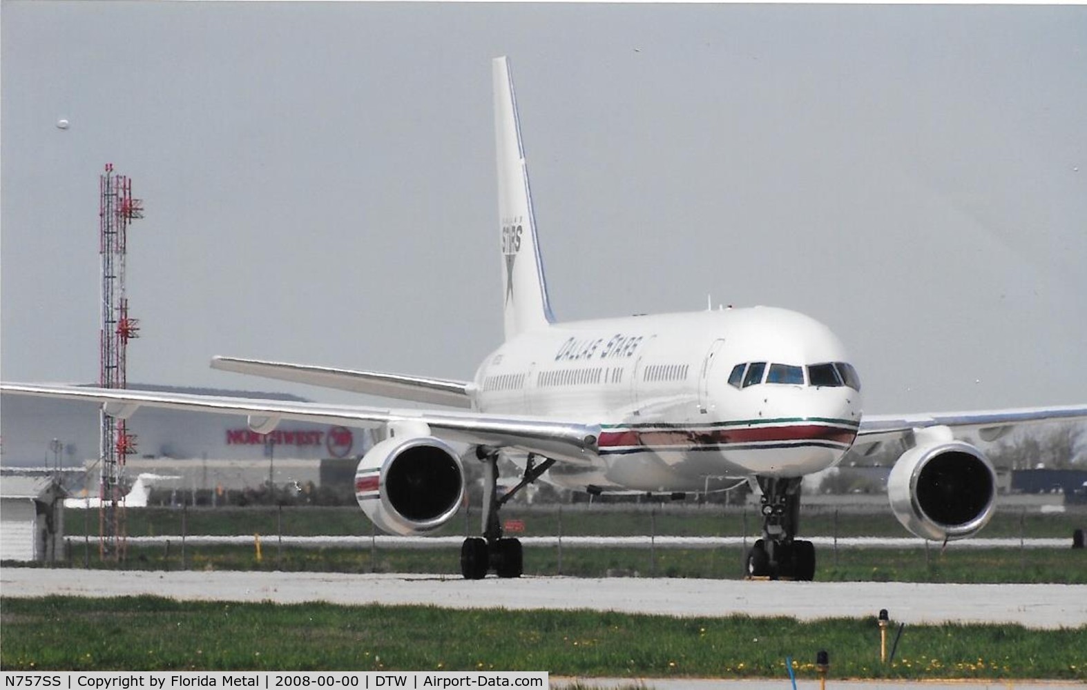 N757SS, 1983 Boeing 757-236 C/N 22176, Dallas Stars 757-200 in for the NHL playoffs against the Detroit Redwings, Dallas would lose 4 games to 2 as Detroit went on to win the cup in 2008