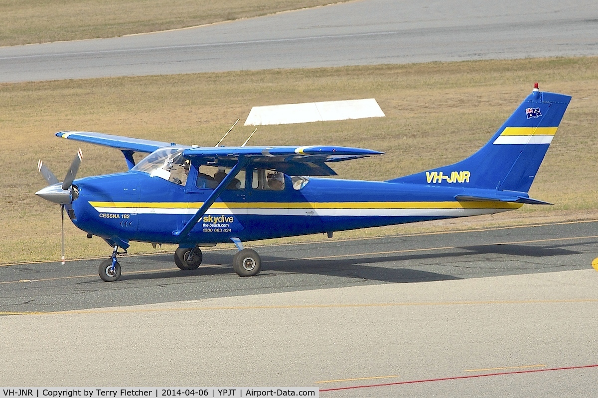 VH-JNR, Cessna 182E Skylane C/N 18253637, Cessna 182E, c/n: 18253637 at Jandakot