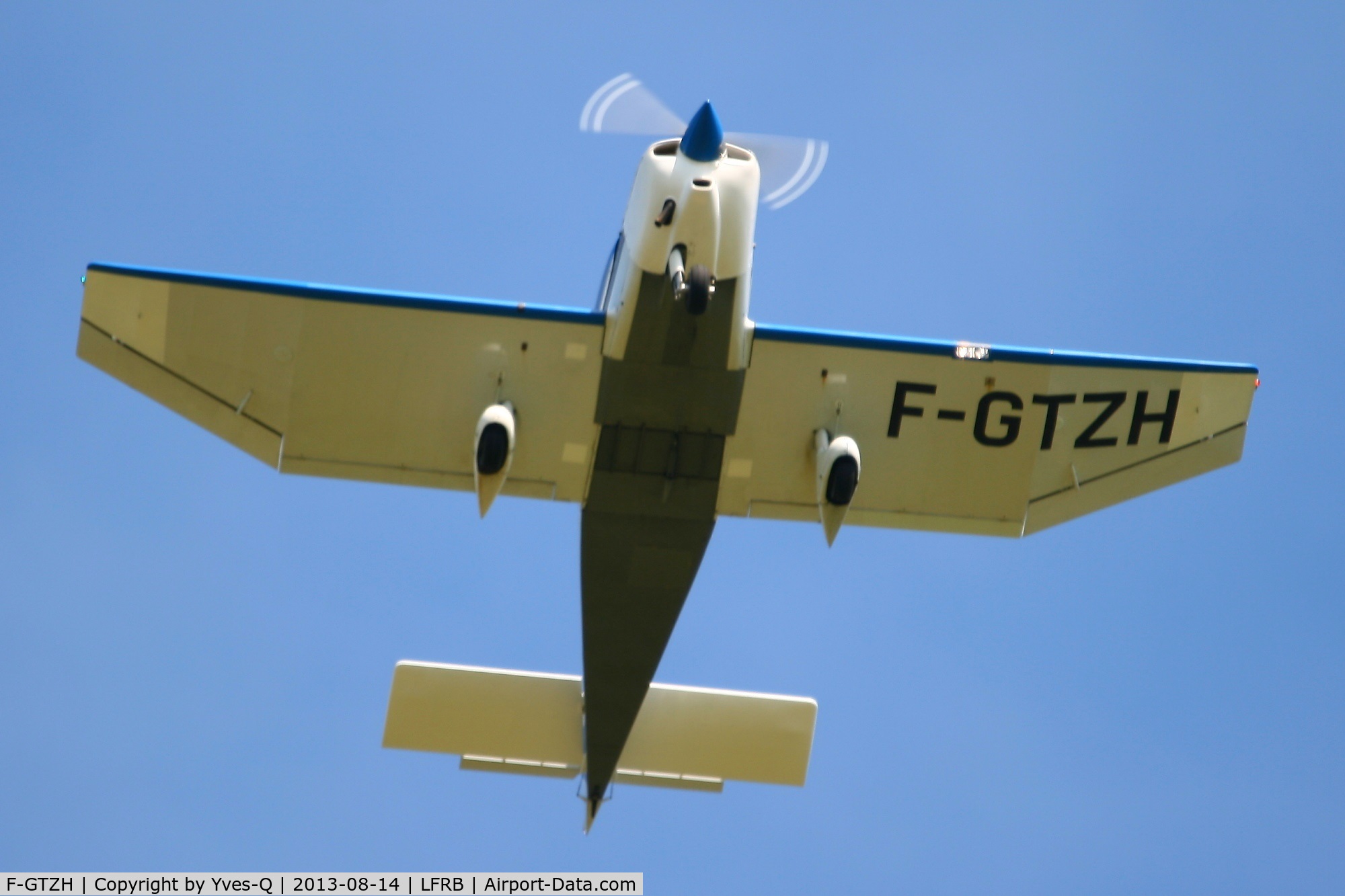 F-GTZH, Robin DR-400-120 Petit Prince C/N 2455, Robin DR-400-120, Short Approach Rwy 25L, Brest-Guipavas Airport (LFRB-BES)