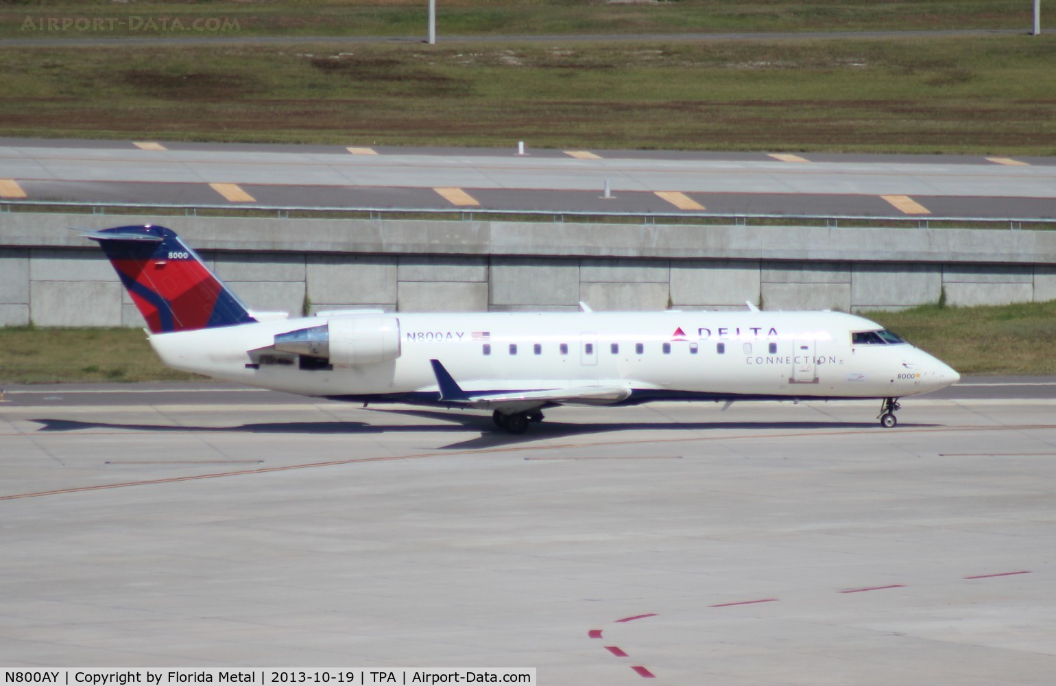N800AY, 2004 Bombardier CRJ-200ER (CL-600-2B19) C/N 8000, Delta Connection CRJ-200