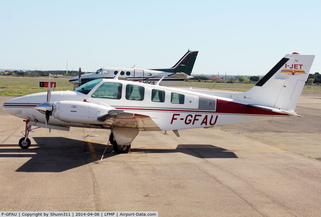 F-GFAU, Beech 58 Baron C/N TH-1281, Parked at the Airclub...