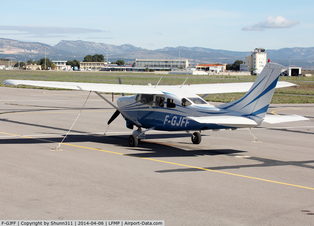 F-GJFF, 2005 Cessna T206H Turbo Stationair C/N T20608526, Parked at the Airclub...