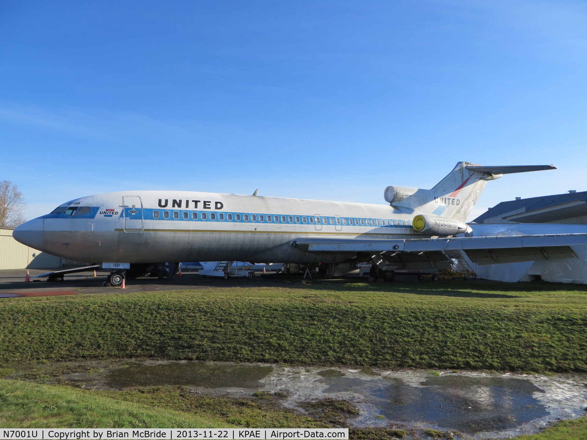 N7001U, 1963 Boeing 727-22 C/N 18293, United Airlines. 727-22. N7001U cn 18293 1. First production 727. Everett - Snohomish County Paine Field (PAE KPAE). Image © Brian McBride. 22 November 2013