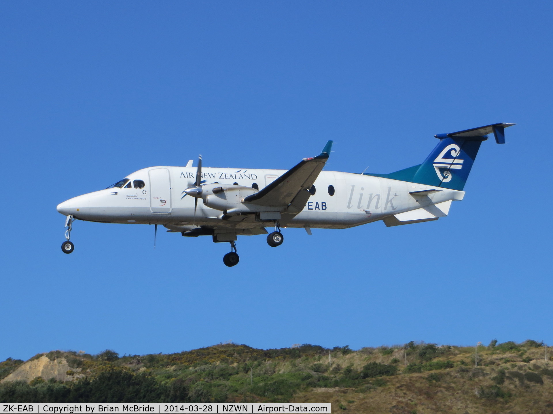 ZK-EAB, 2001 Raytheon 1900D C/N UE-425, Air New Zealand (Eagle Airways). Raytheon 1900D. ZK-EAB cn UE-425. Wellington - International (WLG NZWN). Image © Brian McBride. 28 March 2014