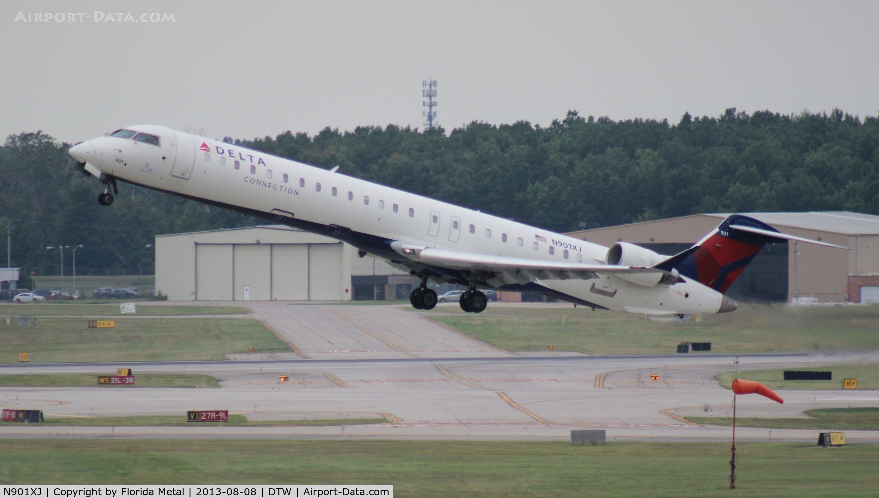 N901XJ, 2007 Bombardier CRJ-900ER (CL-600-2D24) C/N 15130, Delta Connection CRJ-900
