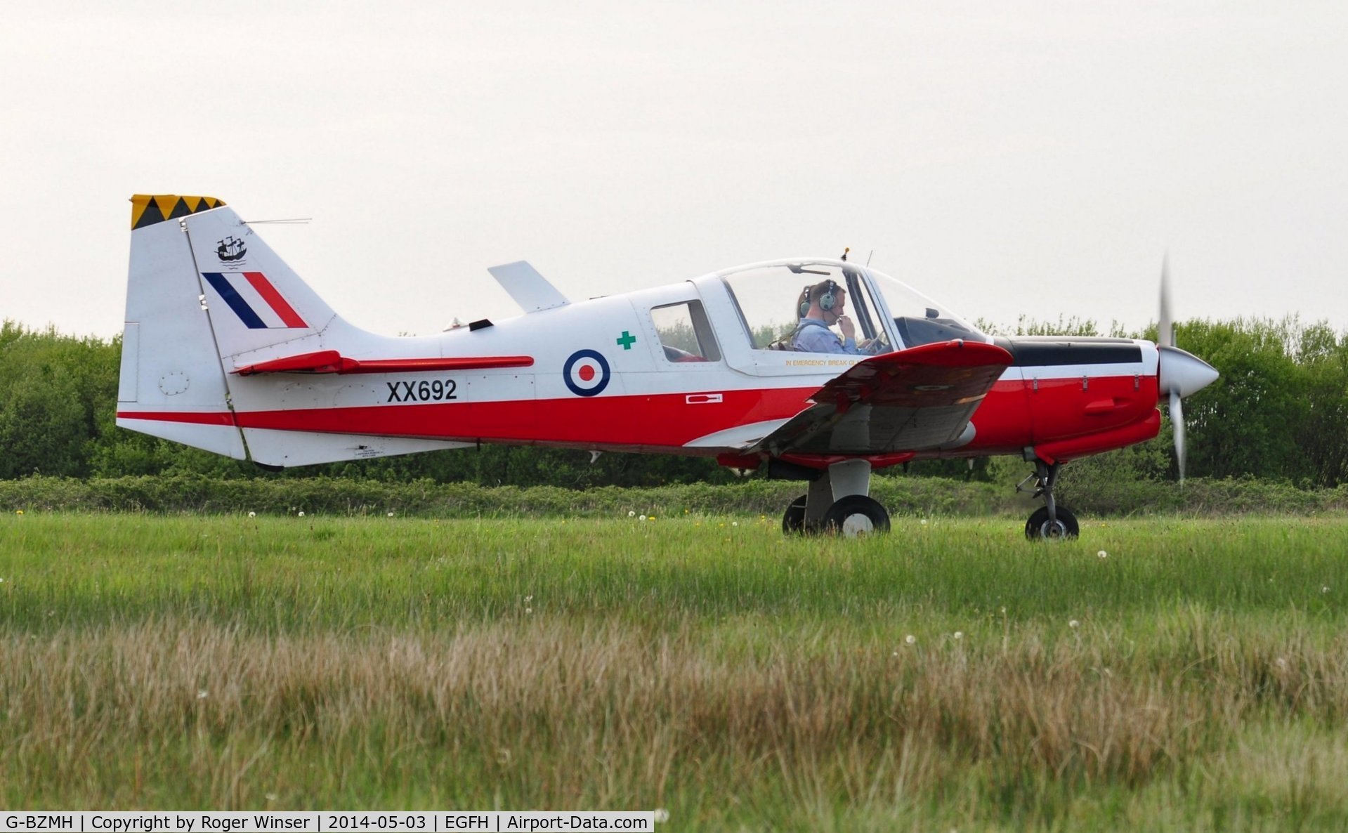 G-BZMH, 1975 Scottish Aviation Bulldog T.1 C/N BH120/341, Visiting Bulldog T.1 still carrying it's former RAF colour scheme, markings of Bristol University Air Squadron and s/n XX692.