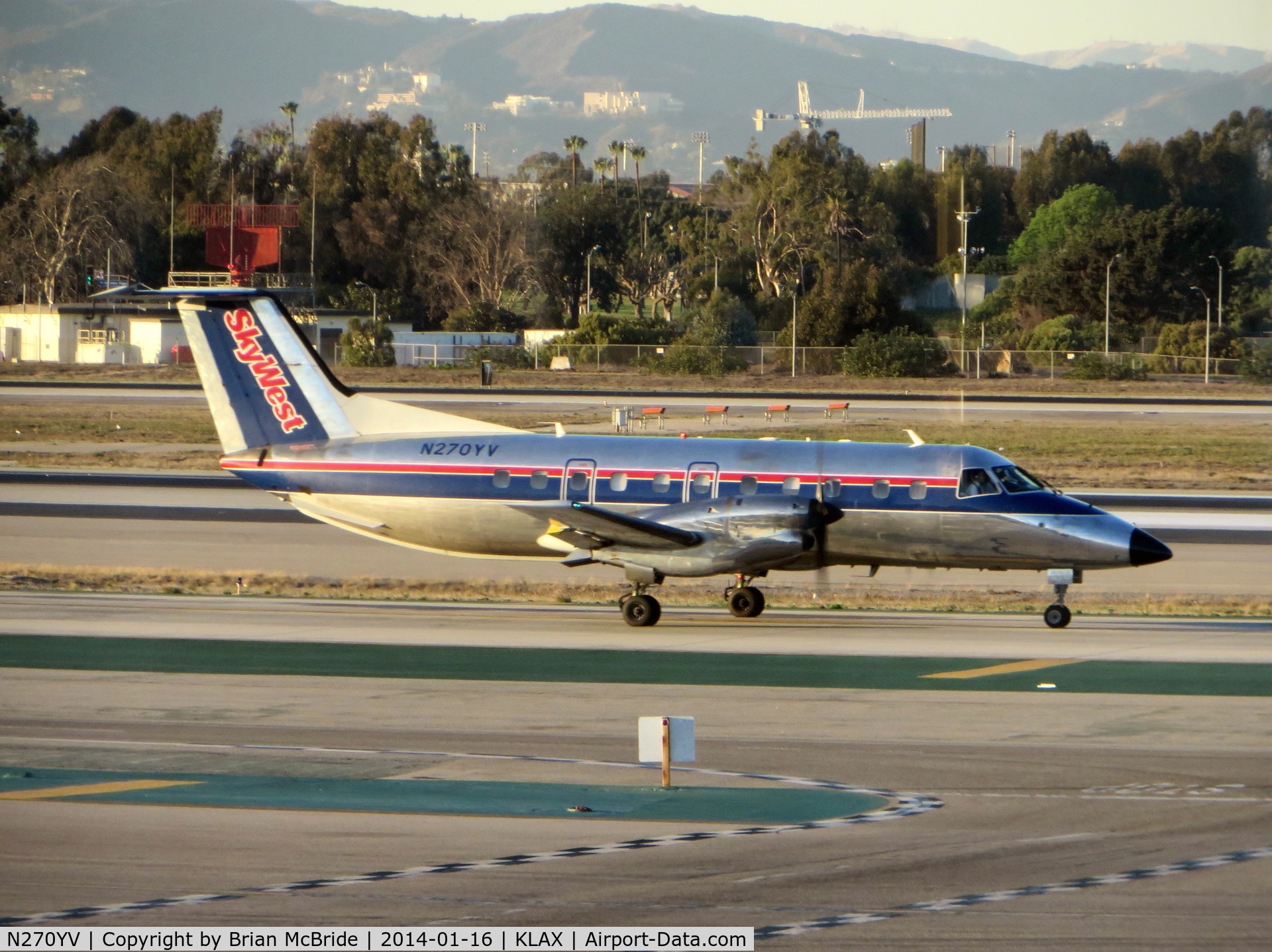 N270YV, 1993 Embraer EMB-120ER Brasilia C/N 120.270, SkyWest Airlines. Embraer EMB-120(ER) Brasilia. N270YV cn 120270. Los Angeles - International (LAX KLAX). Image © Brian McBride. 16 January 2014