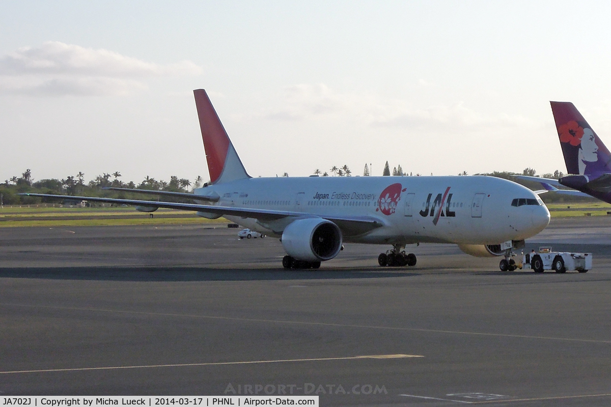 JA702J, 2002 Boeing 777-246/ER C/N 32890, At Honolulu