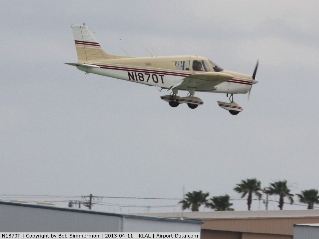 N1870T, 1971 Piper PA-28-140 C/N 28-7225019, Landing at Sun N Fun - Lakeland, FL