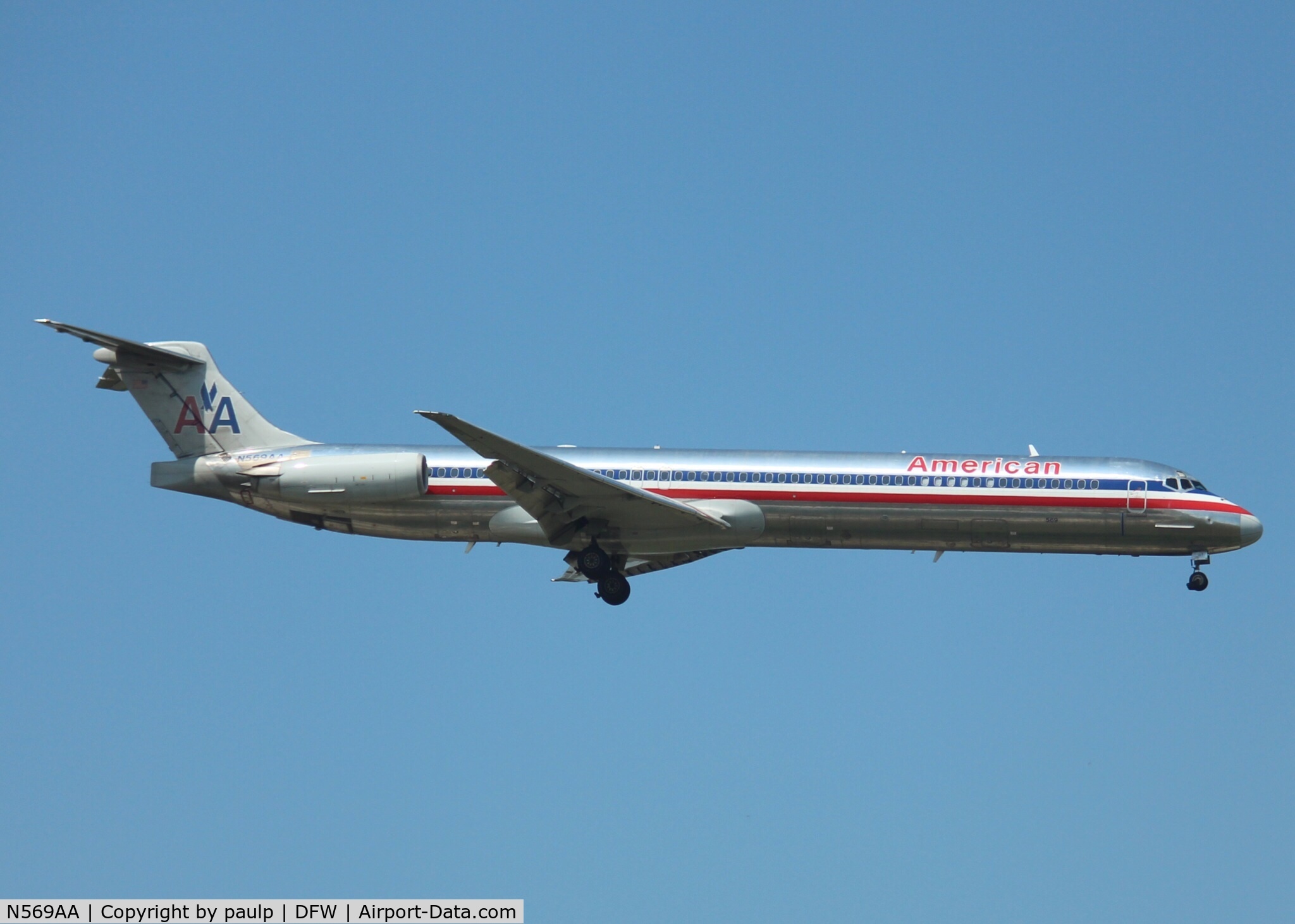 N569AA, 1987 McDonnell Douglas MD-83 (DC-9-83) C/N 49351, At DFW.