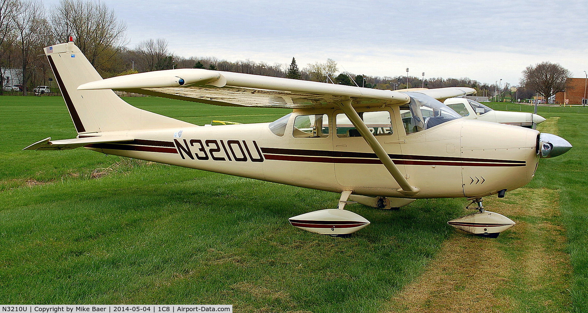 N3210U, 1963 Cessna 182F Skylane C/N 18254610, N3210U @ 1C8