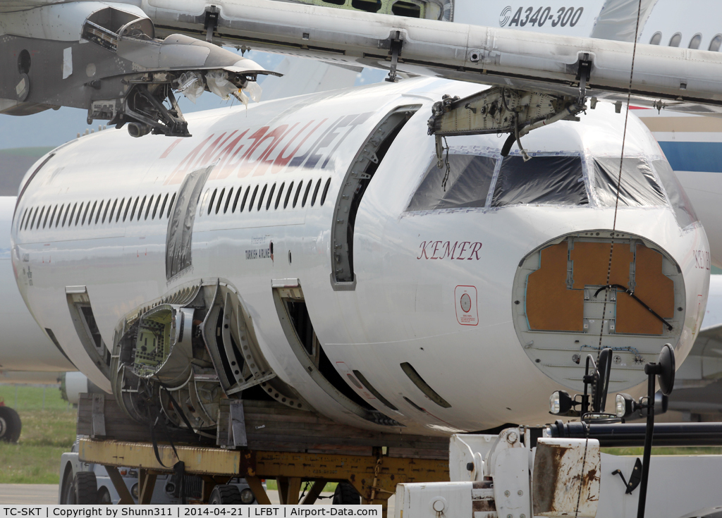 TC-SKT, 2000 Airbus A320-232 C/N 1194, Scrapping process very engaged...
