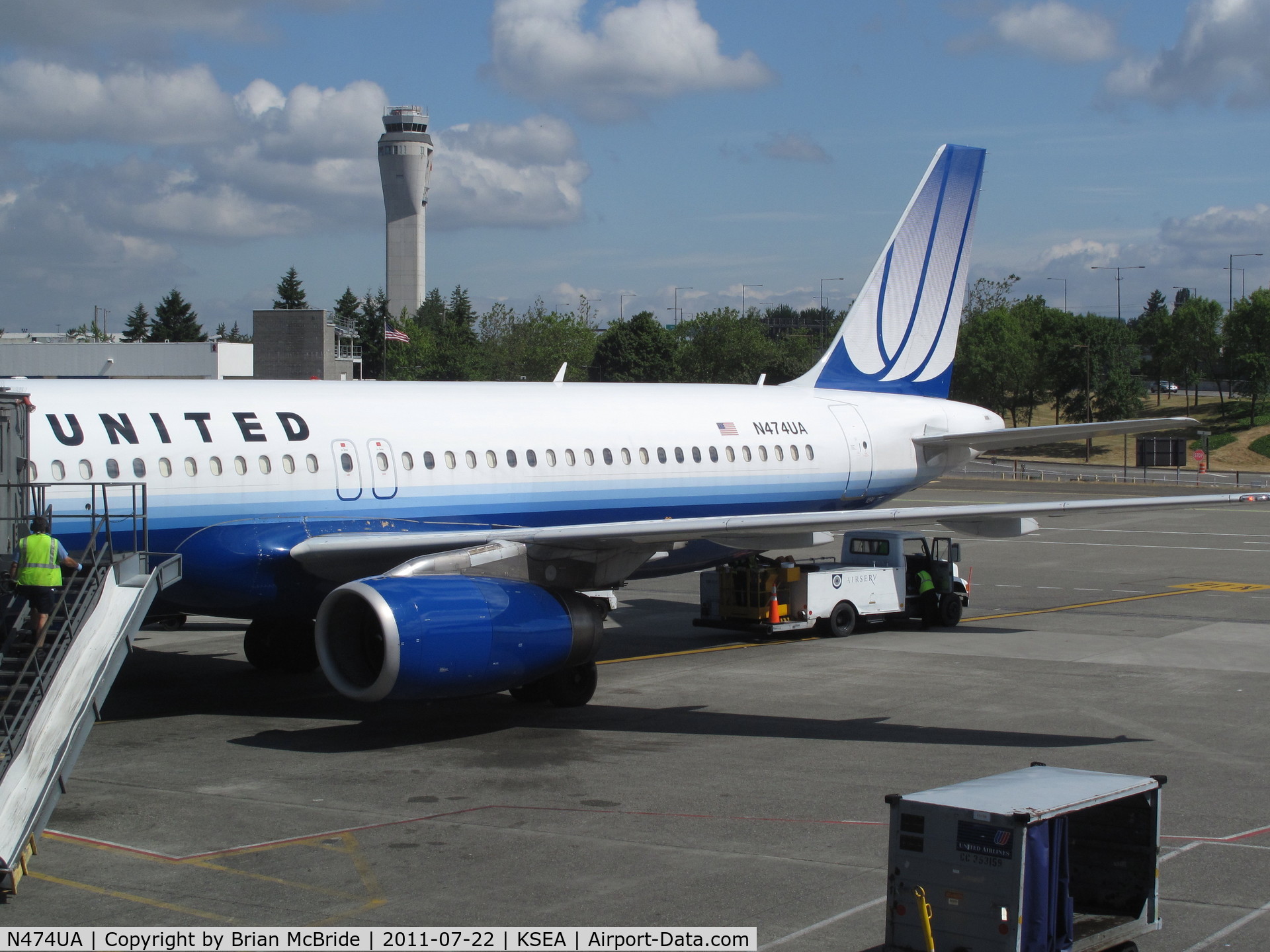 N474UA, 2001 Airbus A320-232 C/N 1475, United Airlines. A320-232. N474UA cn 1475. Seattle Tacoma - International (SEA KSEA). Image © Brian McBride. 22 July 2011