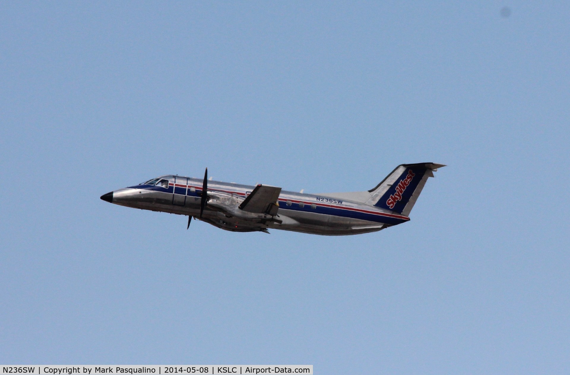 N236SW, 1996 Embraer EMB-120ER Brasilia C/N 120312, EMB-120ER