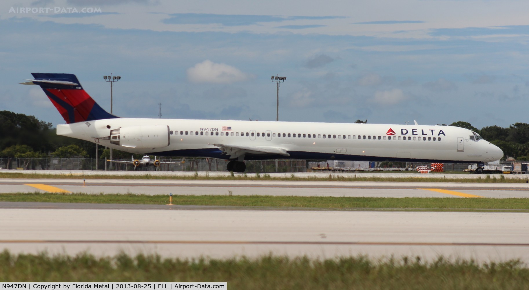 N947DN, 1996 McDonnell Douglas MD-90-30 C/N 53355, Ex Japan Air System MD-90, now with Delta