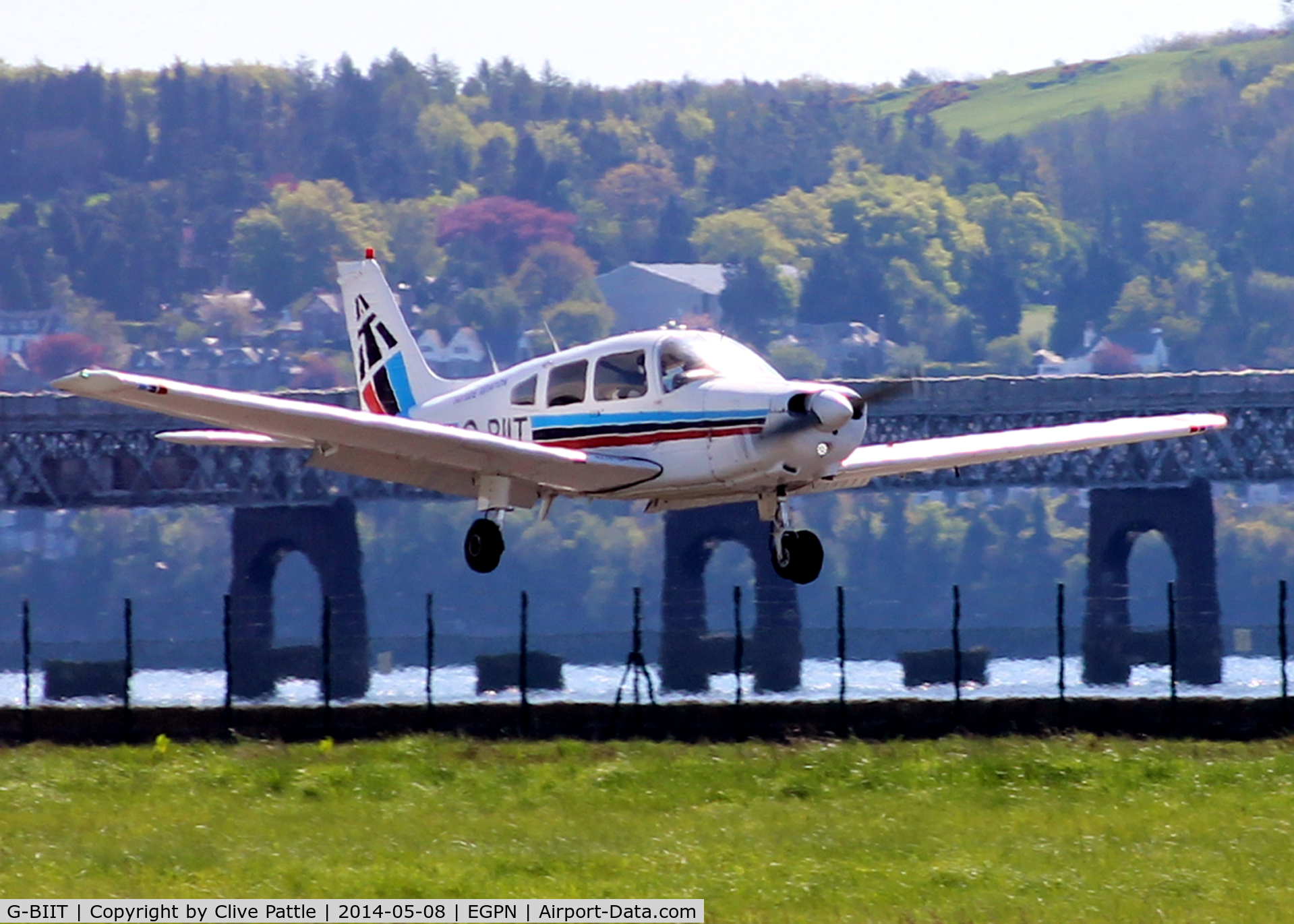 G-BIIT, 1980 Piper PA-28-161 Cherokee Warrior II C/N 28-8116052, Tayside Aviation, landing at Dundee Riverside Airport EGPN with the Tay Bridge in the background.