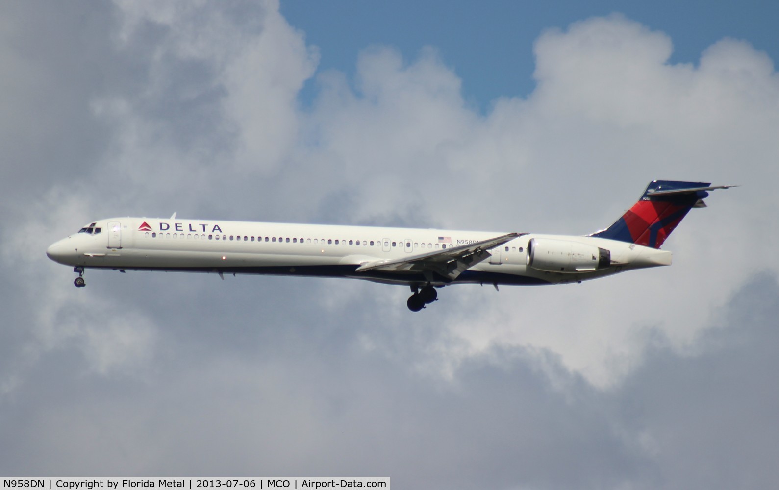 N958DN, McDonnell Douglas MD-90-30 C/N 53528, Delta MD-90