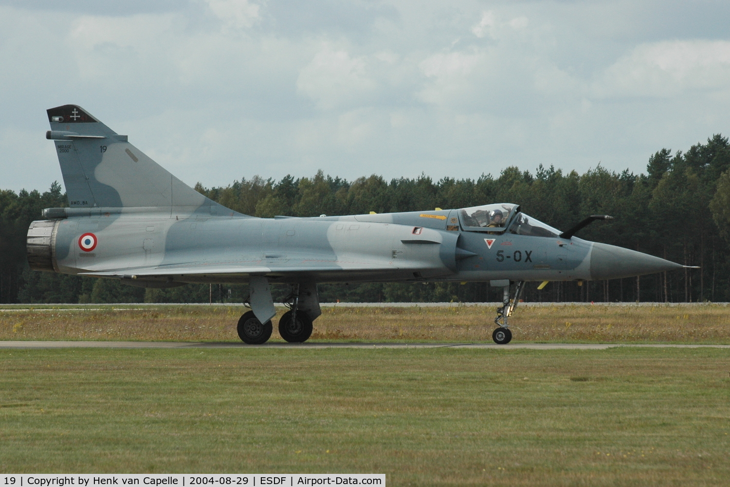 19, Dassault Mirage 2000C C/N 50, Bonjour! Dassault Mirage 2000C of EC02.005 of the Frencg Air Force, here with code 5-OX, taxying in after a display at Ronneby Air Base, Sweden