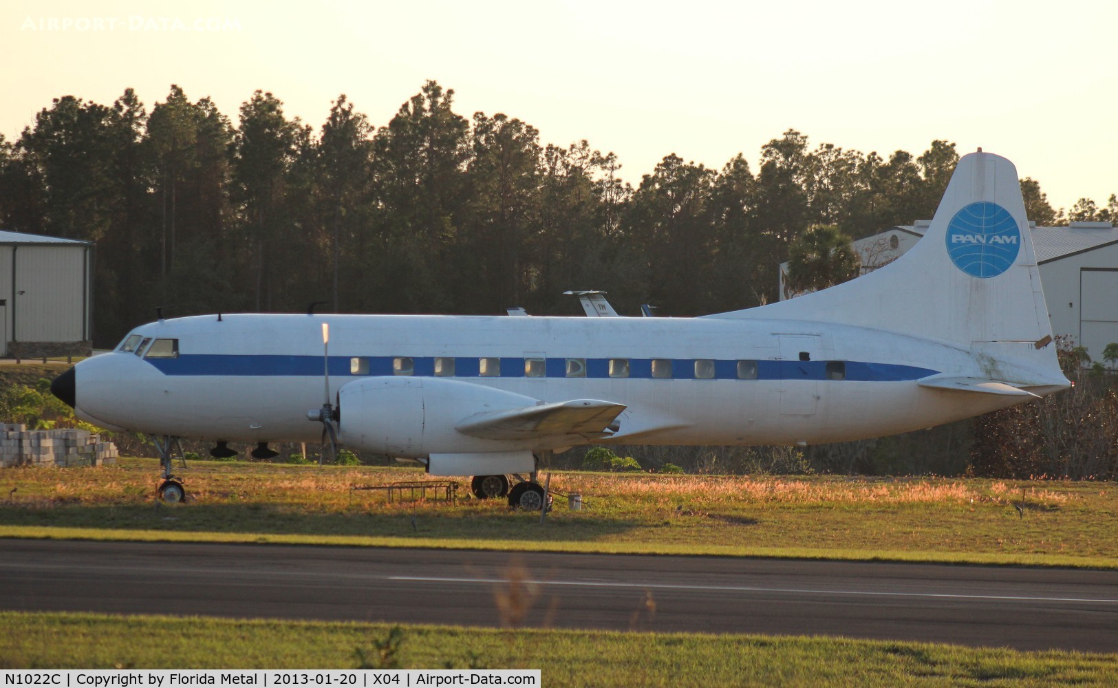 N1022C, Convair 240 C/N 147, Convair 240 in Pan Am colors, has sat here for a few years