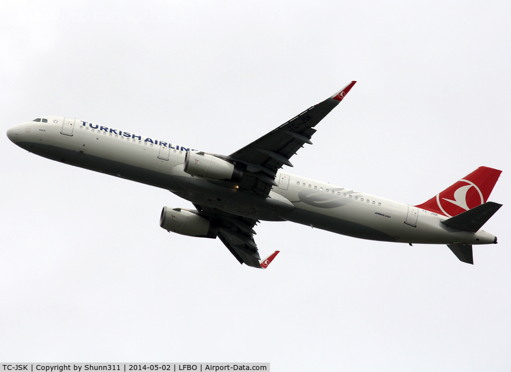 TC-JSK, 2013 Airbus A321-231 C/N 5663, Climbing after take off from rwy 32R...