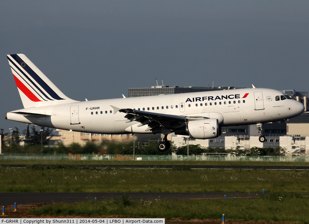 F-GRHR, 2001 Airbus A319-111 C/N 1415, Landing rwy 32R in new c/s