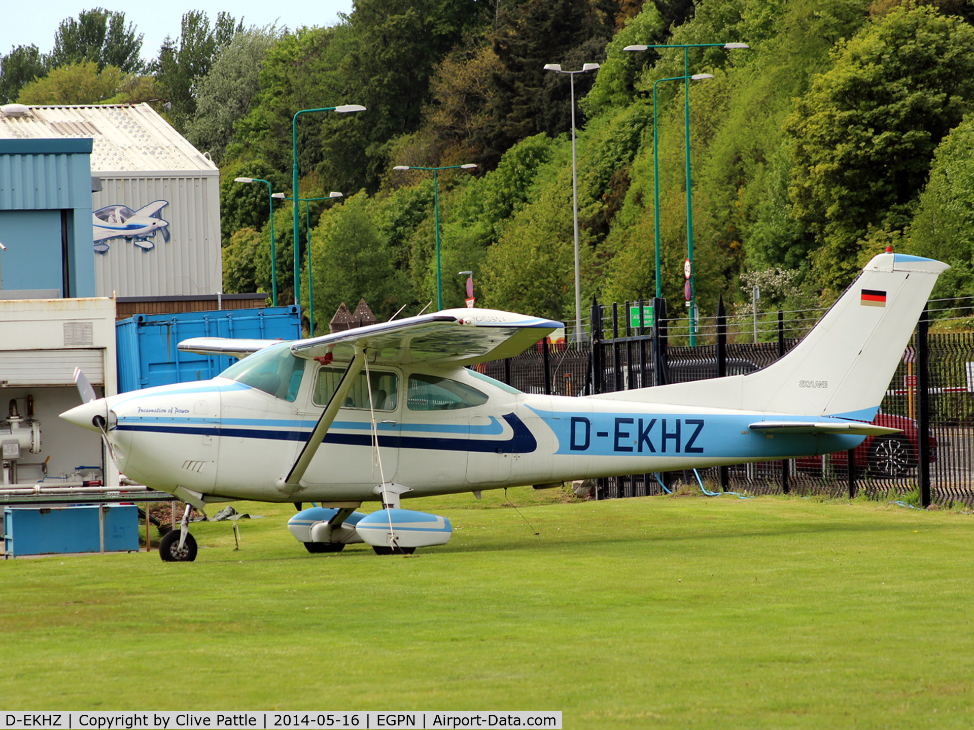 D-EKHZ, Cessna 182Q Skylane Skylane C/N 18266466, Visiting Dundee Riverside EGPN
