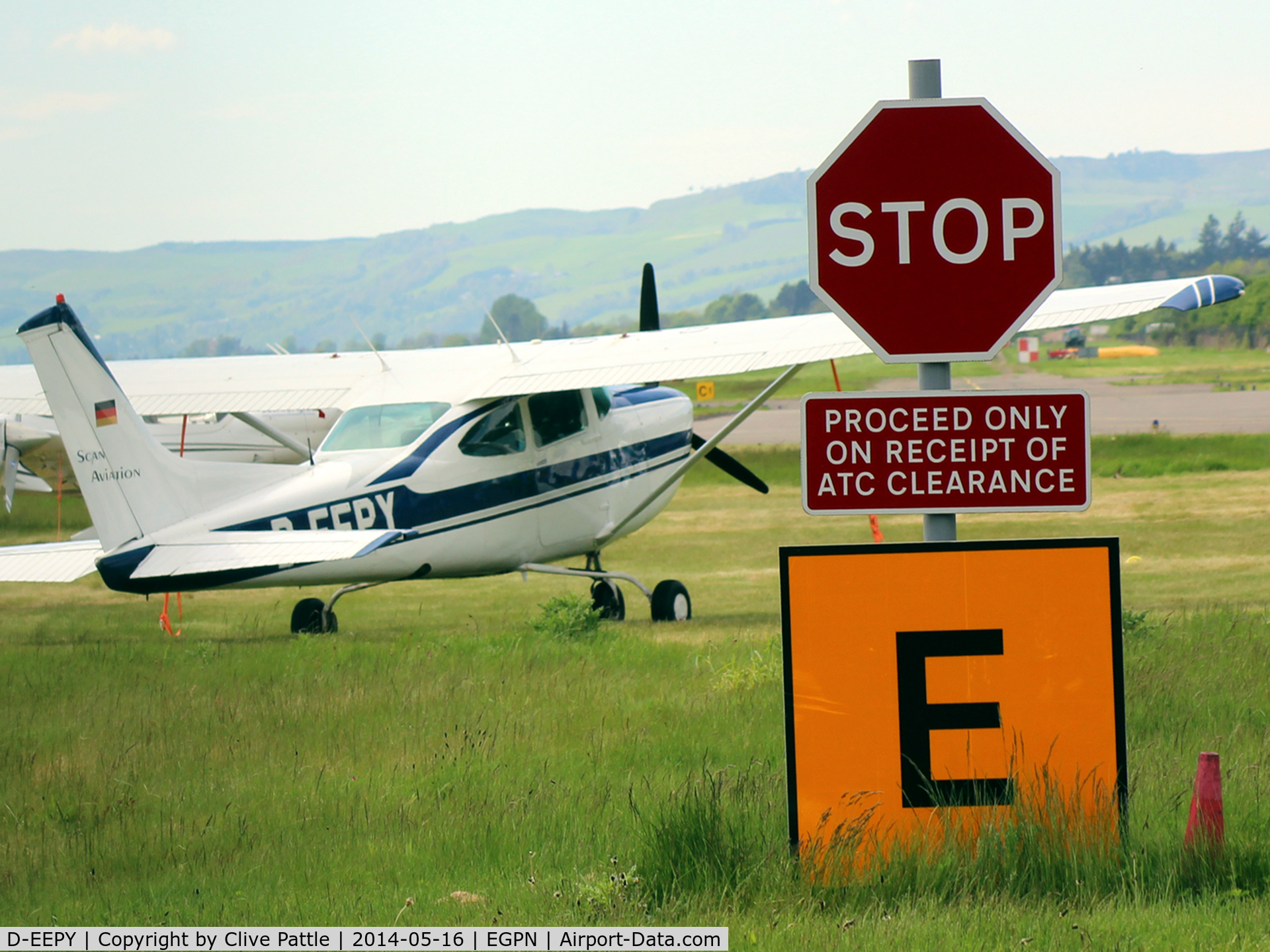 D-EEPY, 1980 Cessna TR182 Turbo Skylane RG Turbo Skylane RG C/N R182-01431, General view within GA area with visiting Cessna D-EEPY obeying the sign.